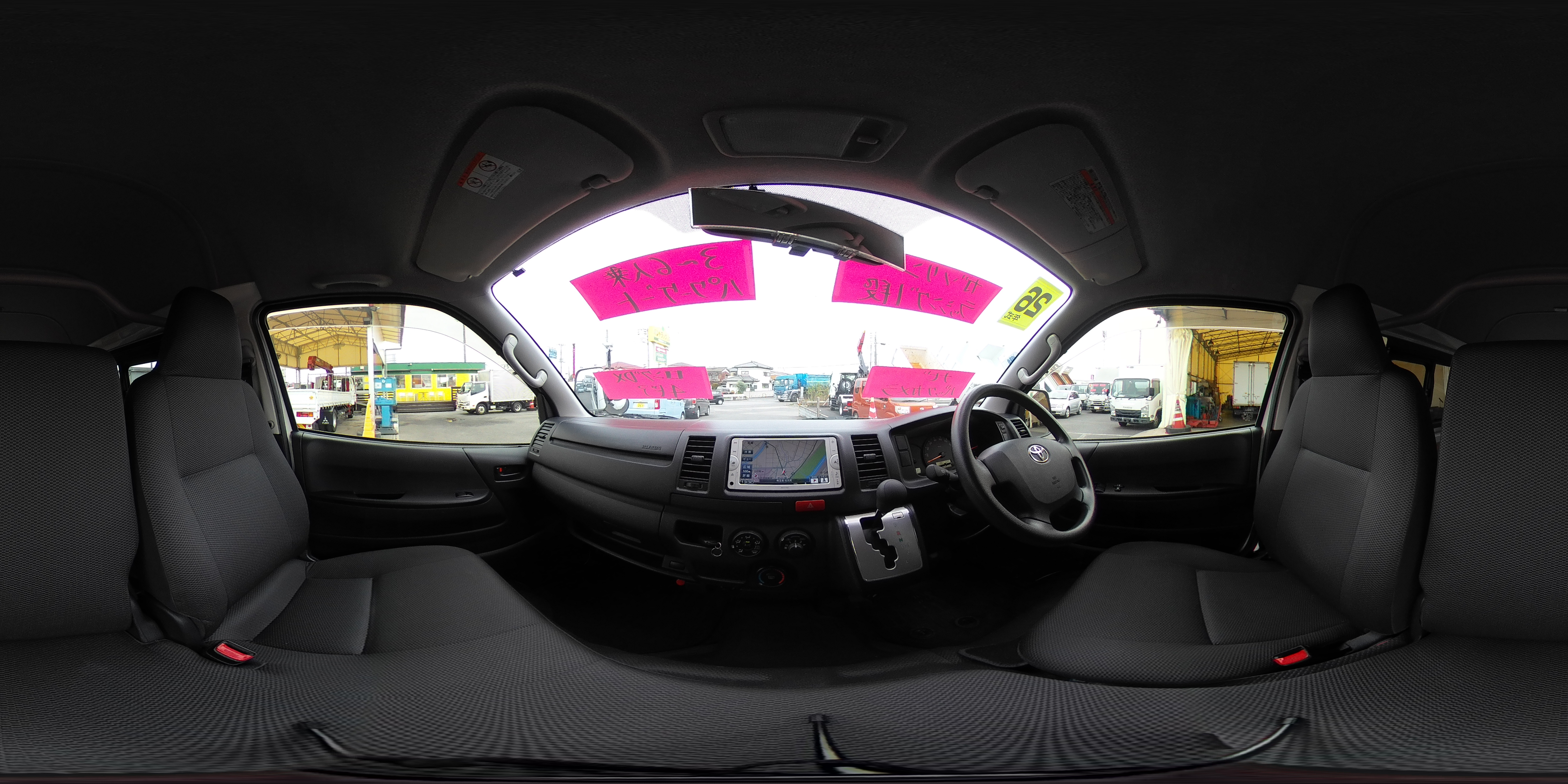 ハイエース　ロング　ＤＸ　４ドア　「ハイルーフ」　ガソリン車　３～６人乗り　トヨタ車体製パワーゲート　荷室加工有り　荷台板張り　ラッシング２段　小窓　バックカメラ　純正ナビ　ワンセグＴＶ　ＥＴＣ　キーレス　ワンオーナー！ＡＴ車！0