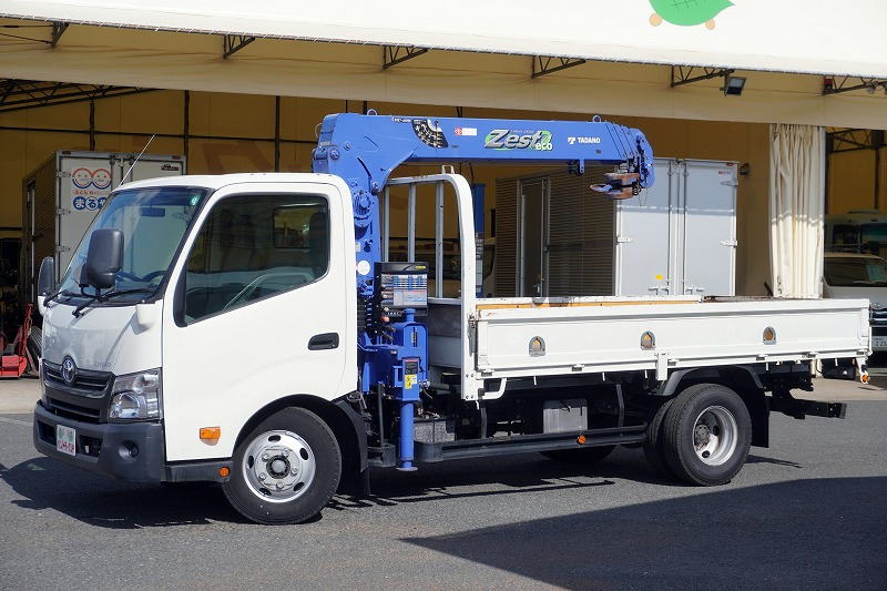 ダイナ　「ワイドロング」　４段クレーン　積載２０００ｋｇ　タダノ製　ラジコン　フックイン　２．６３ｔ吊　セイコーラック　鳥居下部鉄板張り　ロープ穴３対　ＥＴＣ　５速ＭＴ！フロント画像