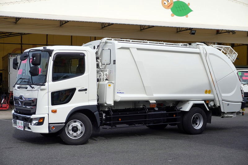 レンジャー 増トン 「ベッドレス」 パッカー車 プレス式 積載4200kg 10.2立米 新明和製 連続動作 防臭ドア 汚水タンク 網工具入れ バックカメラ ETC2.0 坂道発進補助 衝突軽減ブレーキ 車線逸脱警報 6速MT!段ボール仕様!中型免許対応!!フロント画像