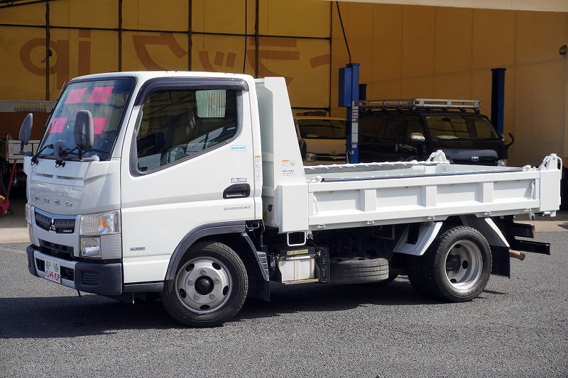 キャンター　強化ダンプ　新明和製　積載２０００ｋｇ　三方開　手動コボレーン　鳥居アングル補強　ダンプピン　ＥＴＣ　坂道発進補助　車線逸脱警報　フルフラットロー　ＡＴ車！フロント画像