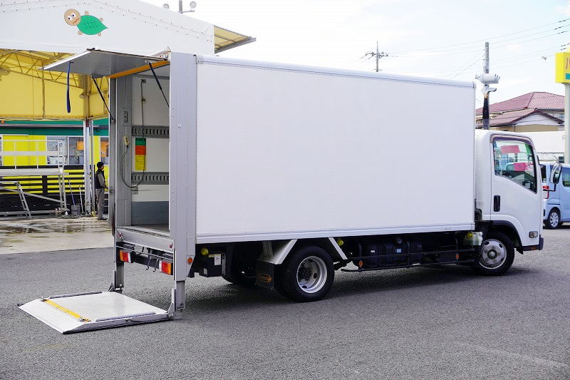 エルフ 「標準幅 ロング」 パネルバン 積載1600kg 跳ね上げ式 垂直パワーゲート ラッシング2段 バックカメラ 左電格ミラー キーレス 全低床 北村製 AT車!準中型(5トン限定)免許対応!希少車!!フロント画像