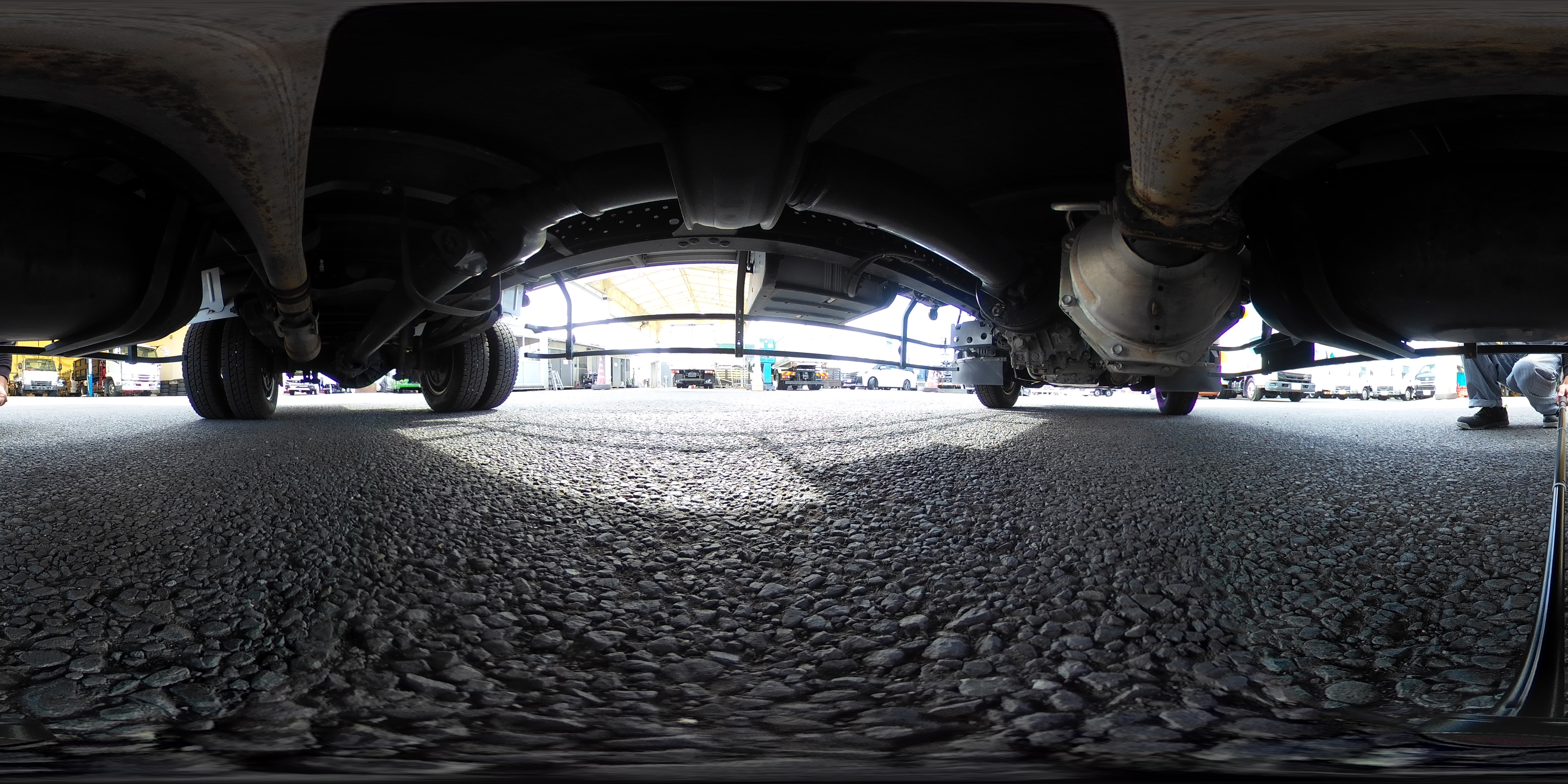 エルフ　「標準幅　ロング」　パネルバン　積載１６００ｋｇ　跳ね上げ式　垂直パワーゲート　ラッシング２段　バックカメラ　左電格ミラー　キーレス　全低床　北村製　ＡＴ車！準中型（５トン限定）免許対応！希少車！！0