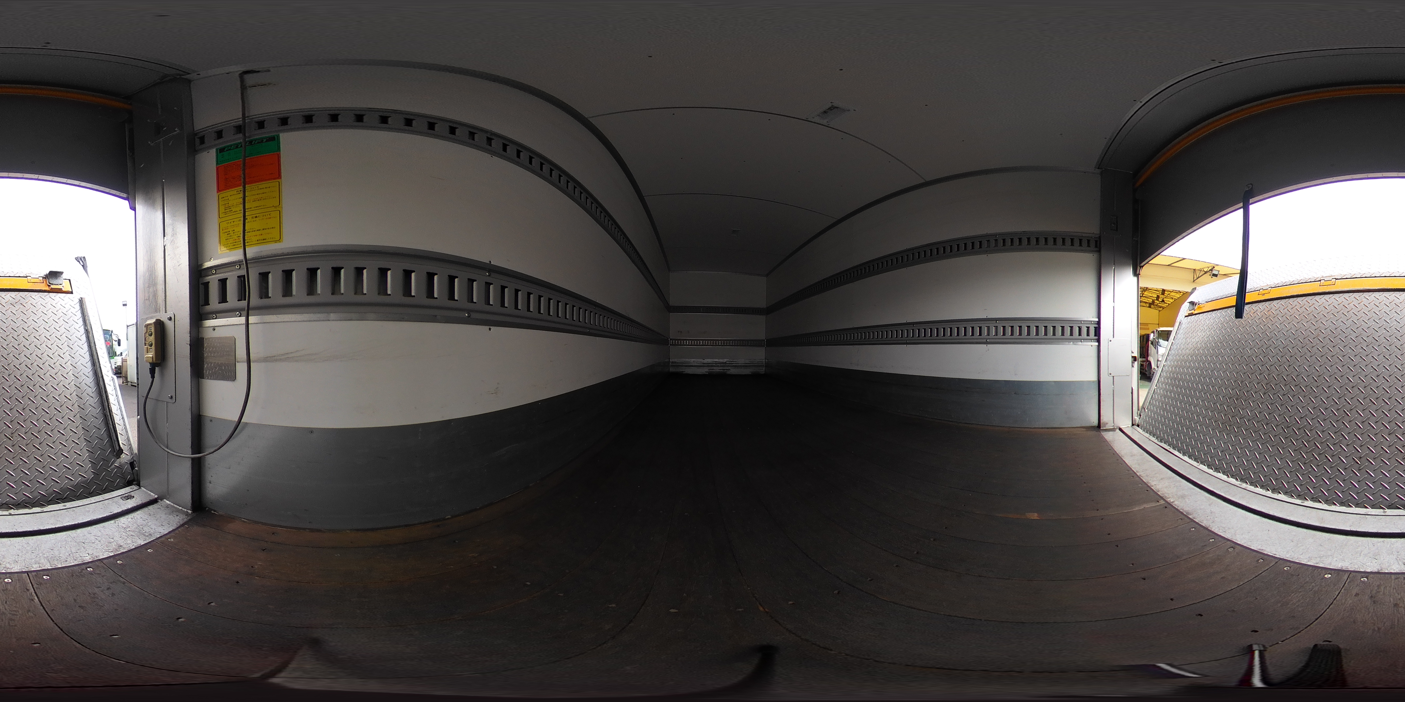 エルフ　「標準幅　ロング」　パネルバン　積載１６００ｋｇ　跳ね上げ式　垂直パワーゲート　ラッシング２段　バックカメラ　左電格ミラー　キーレス　全低床　北村製　ＡＴ車！準中型（５トン限定）免許対応！希少車！！2