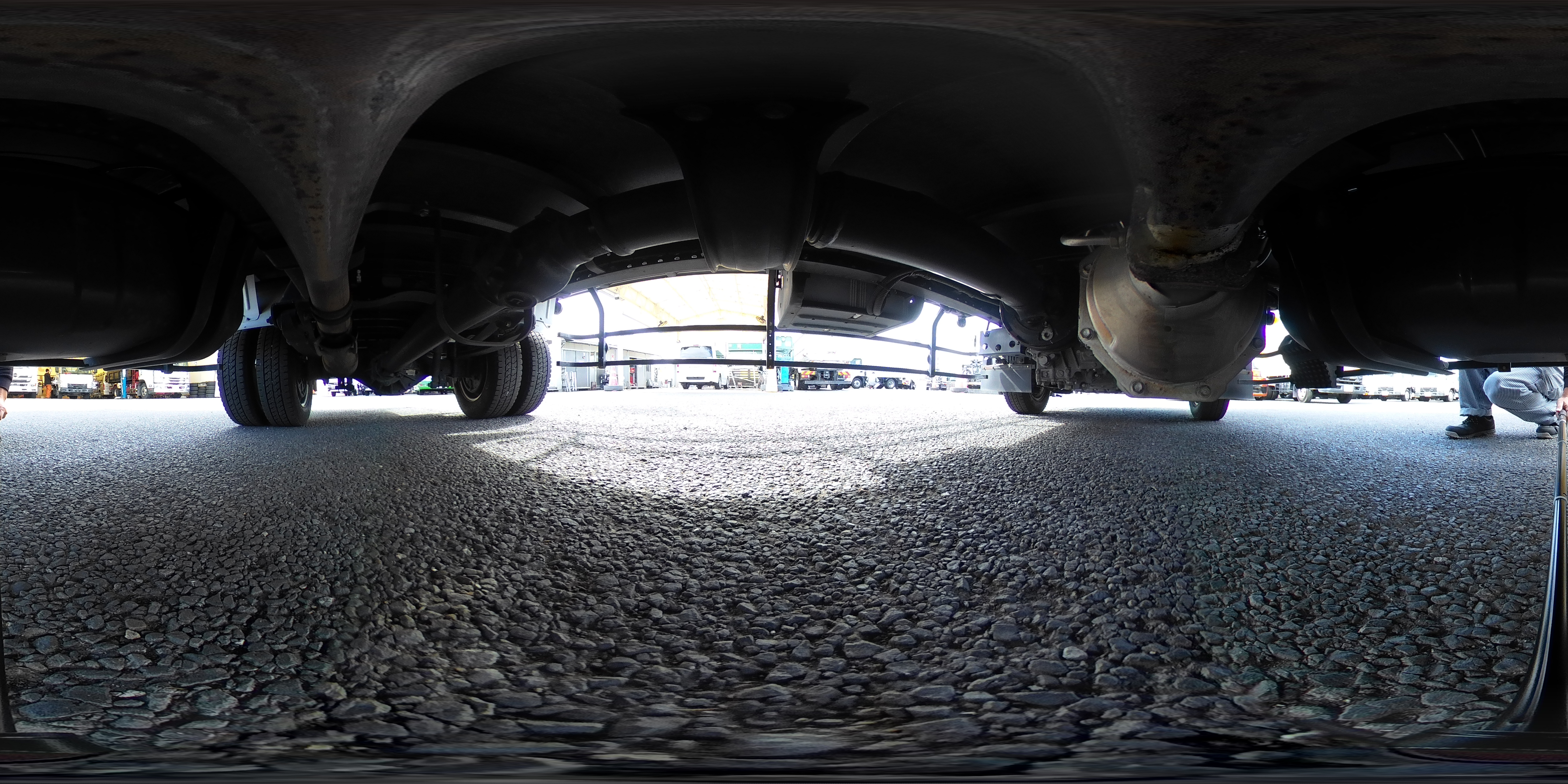 エルフ　「標準幅　ロング」　パネルバン　積載１６００ｋｇ　跳ね上げ式　垂直パワーゲート　ラッシング２段　バックカメラ　左電格ミラー　キーレス　全低床　北村製　ＡＴ車！準中型（５トン限定）免許対応！希少車！！1