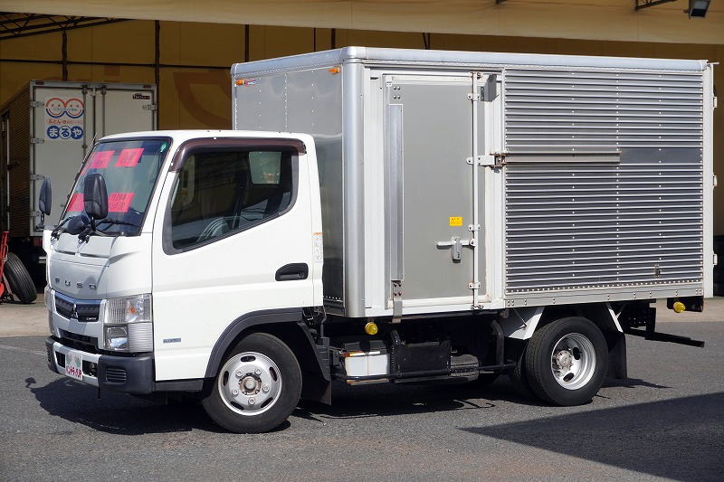 キャンター　１０尺　アルミバン　積載２０００ｋｇ　低箱　サイドドア　リア三枚扉　ラッシング１段　左電格ミラー　キーレス　９０度ストッパー　バックカメラ　ＥＴＣ　パブコ製　５速ＭＴ！希少車！！フロント画像