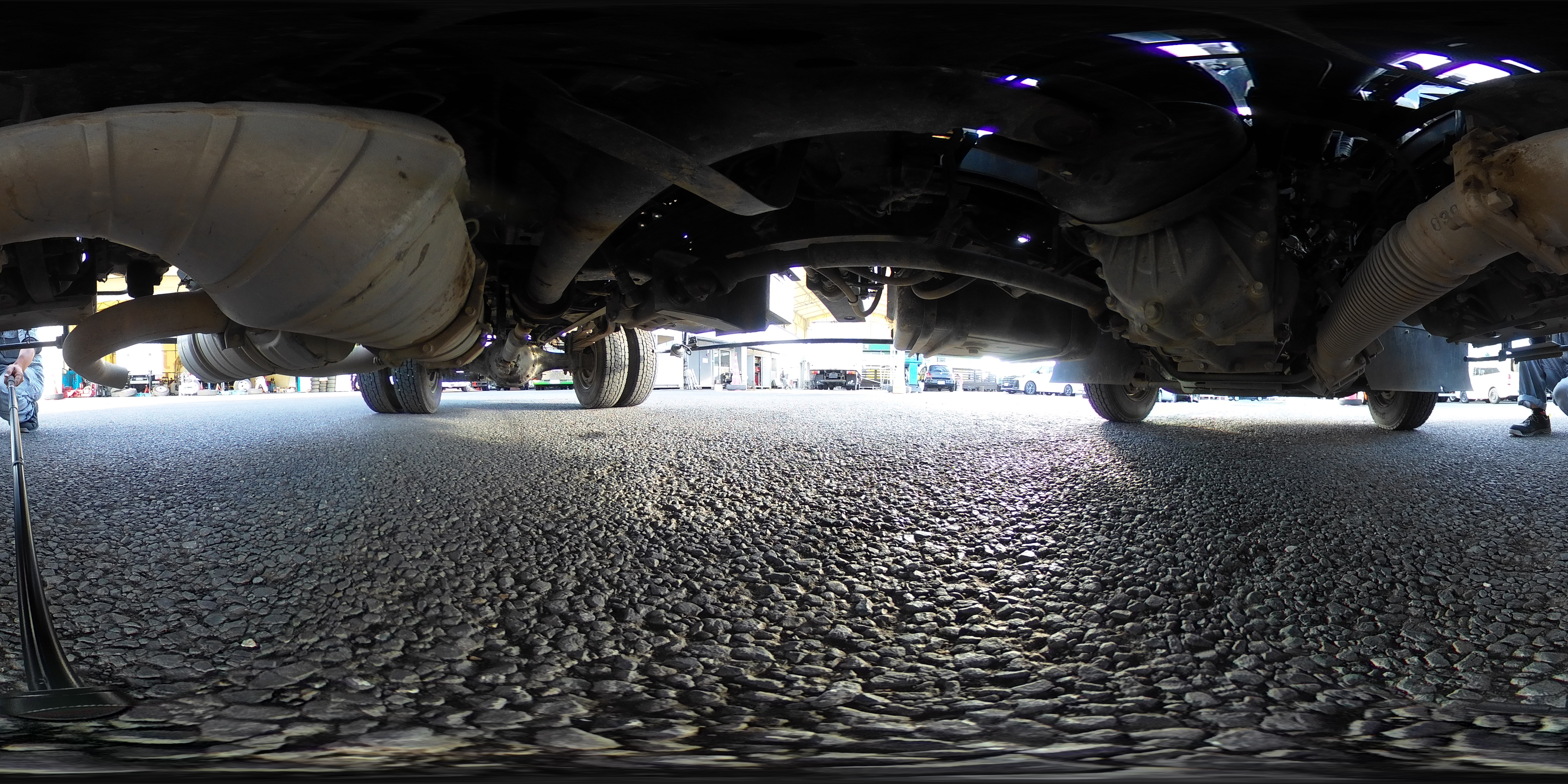 ファイター　４トン　「ベッドレス」　アームロール　新明和製　積載３６５０ｋｇ　ツインシリンダー　キャブバックステップ　コンテナ付き　網工具入れ　坂道発進補助　ＥＴＣ　低走行！６速ＭＴ！　車検「Ｒ８年５月まで！」1