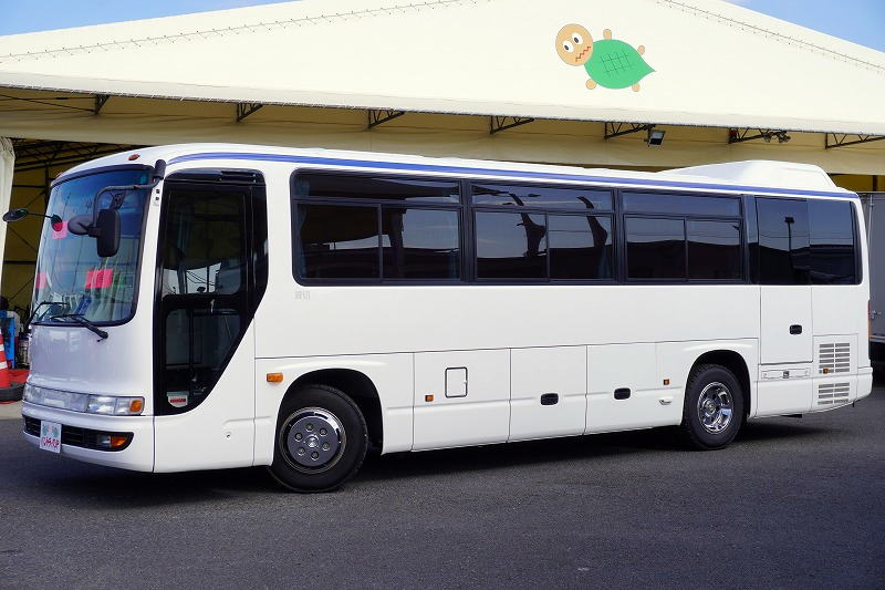 日野　メルファ　観光バス　２８人乗り　２ドア　スイング自動ドア　モケットシート　リクライニング機能　小型トランク２箇所（下部貫通式）　総輪エアサス　ガイド席　電動格納式後席モニター　冷蔵庫　荷室スペース　リアドア下格納式ステップ付き　マイク　オートエアコン　バックカメラ　ルームラック　ＥＴＣ２．０　フルセグＴＶ　ＤＶＤプレーヤー　メッキホイールライナー　ＡＴ車！