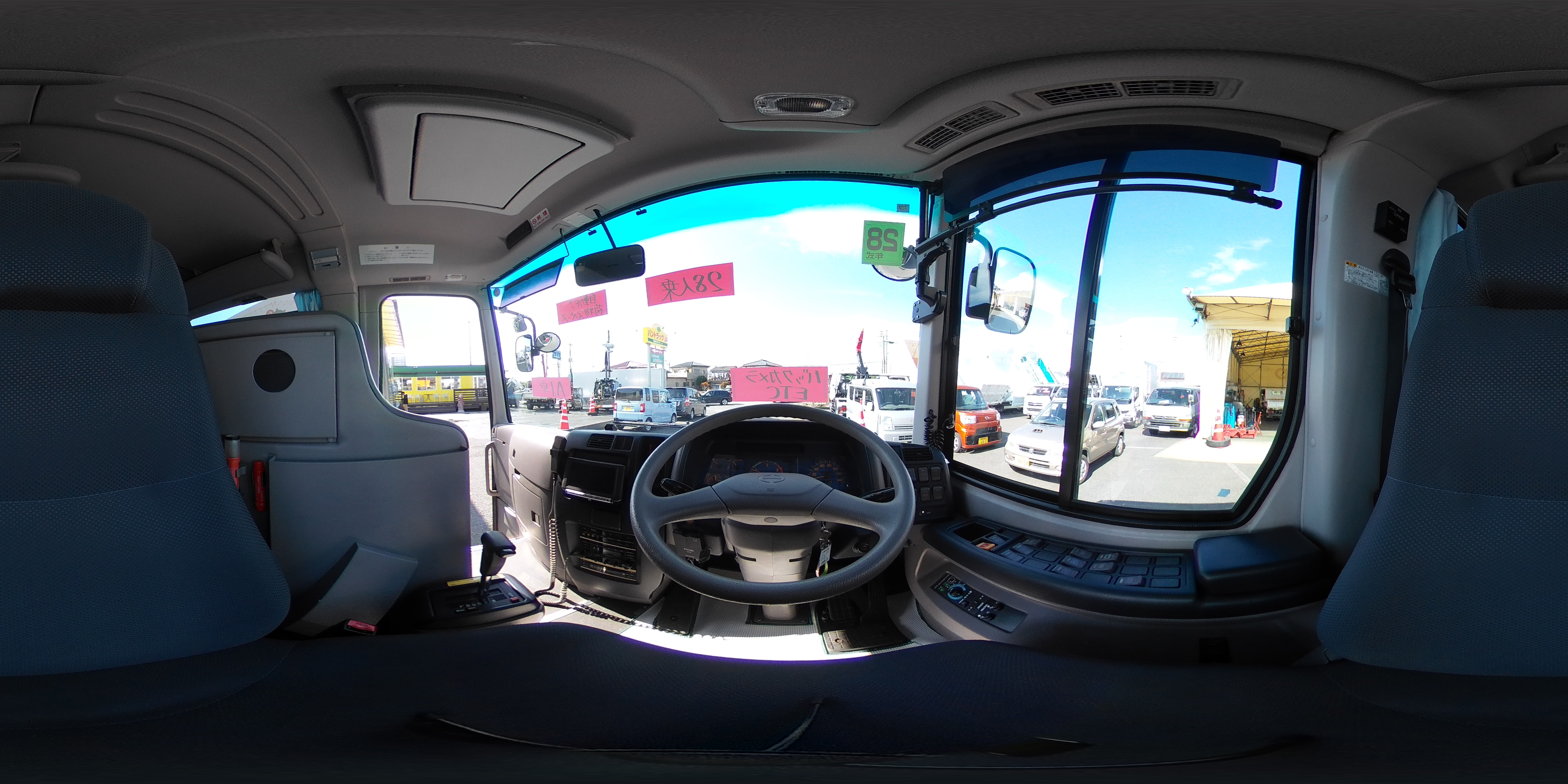 日野　メルファ　観光バス　２８人乗り　２ドア　スイング自動ドア　モケットシート　リクライニング機能　小型トランク２箇所（下部貫通式）　総輪エアサス　ガイド席　電動格納式後席モニター　冷蔵庫　荷室スペース　リアドア下格納式ステップ付き　マイク　オートエアコン　バックカメラ　ルームラック　ＥＴＣ２．０　フルセグＴＶ　ＤＶＤプレーヤー　メッキホイールライナー　ＡＴ車！0