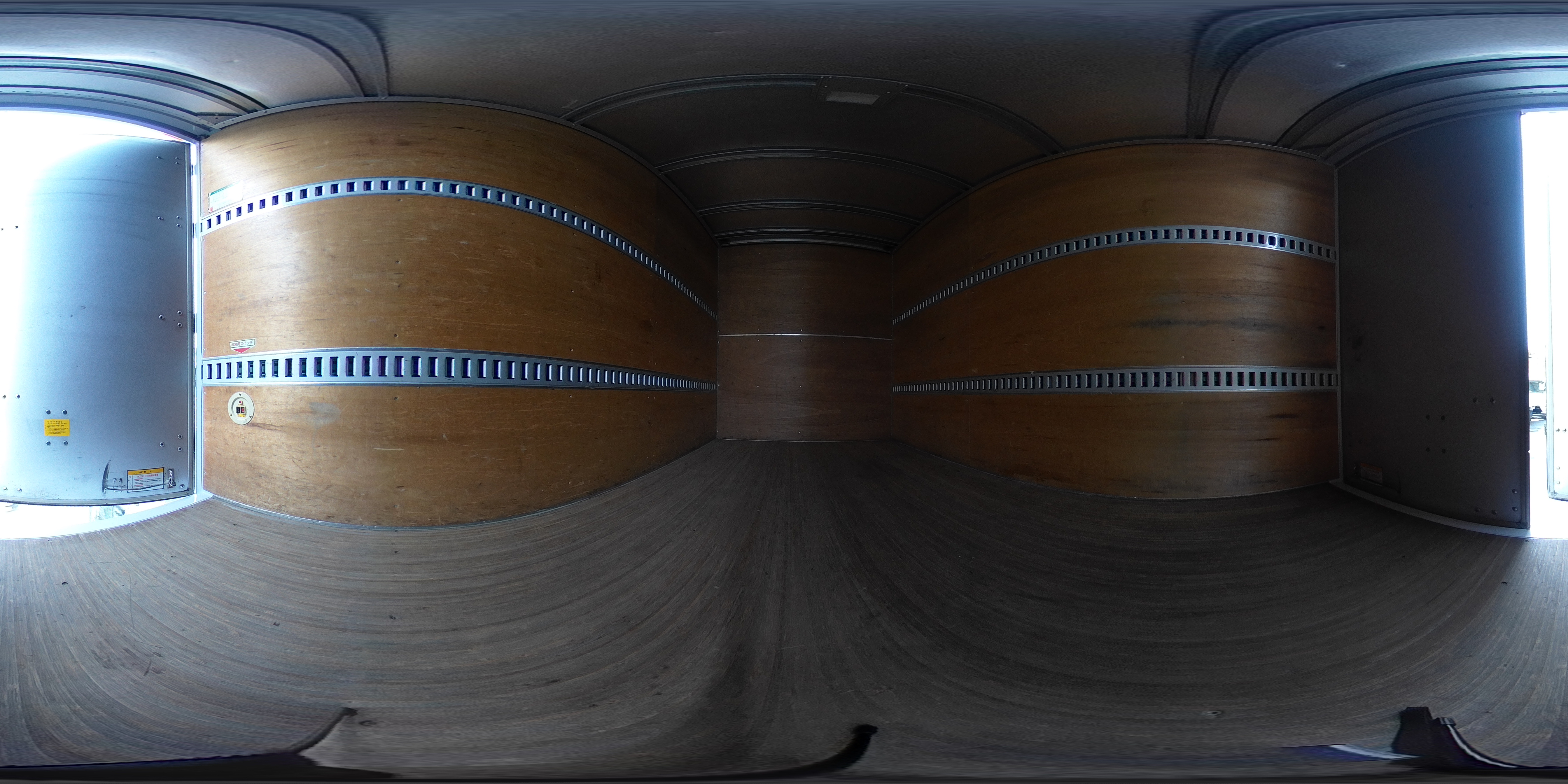 エルフ　１０尺　アルミバン　積載２０００ｋｇ　ラッシング２段　左電格ミラー　坂道発進補助　バックカメラ　ＥＴＣ２．０　９０度ストッパー　フォグランプ　全低床　日本フルハーフ製　５速ＭＴ！2