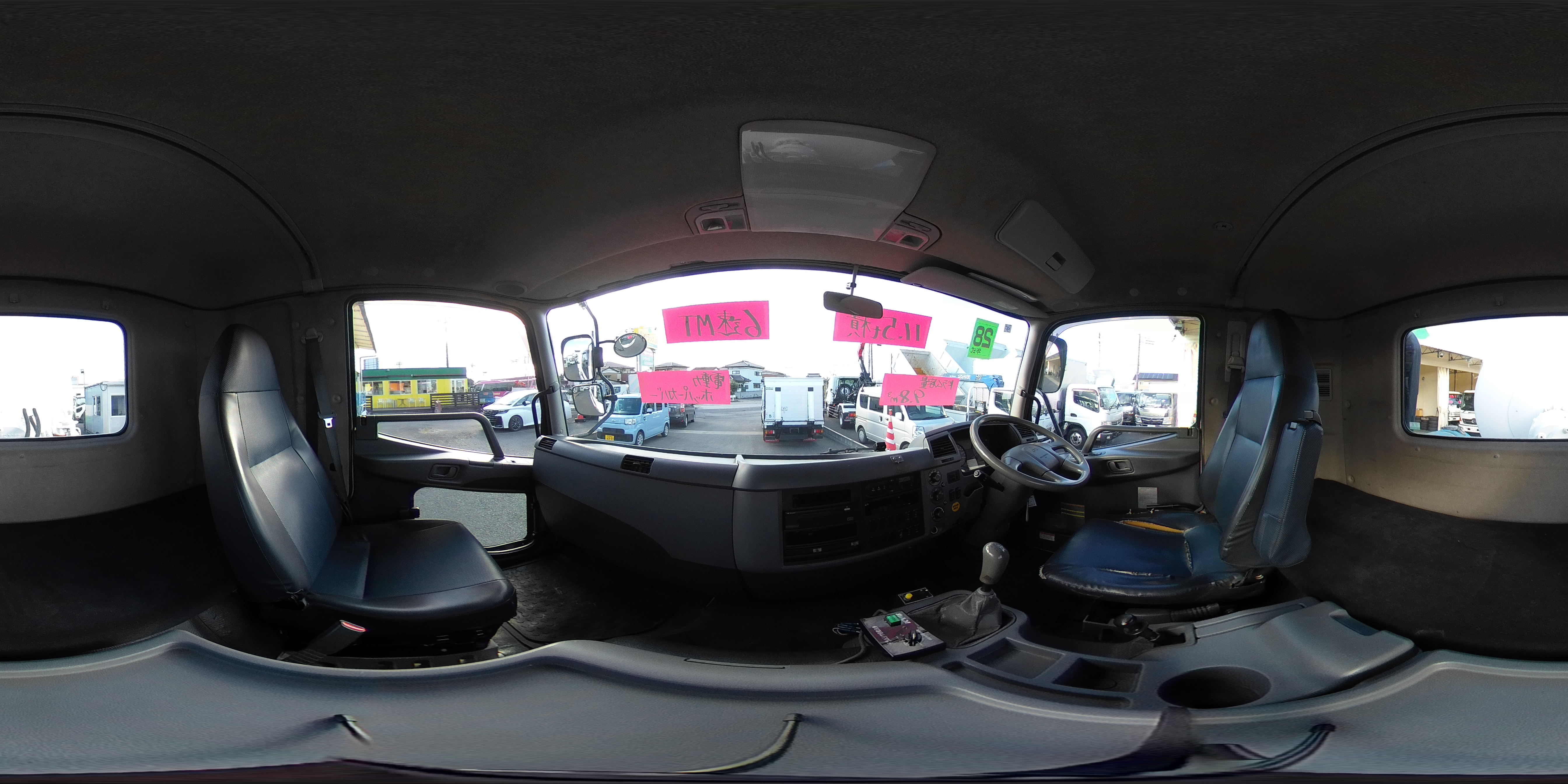 ファイター　大型　３軸　「ベッド付き」　コンクリートミキサー車　カヤバ製　積載１１５００ｋｇ　電動ホッパーカバー　水タンク　自動洗浄　ドラム容量：９．８立米　混合容量：５．０立米　アルミホイール　坂道発進補助　ミラーヒーター　ＥＴＣ　６速ＭＴ！　車検「Ｒ８年９月まで！」0