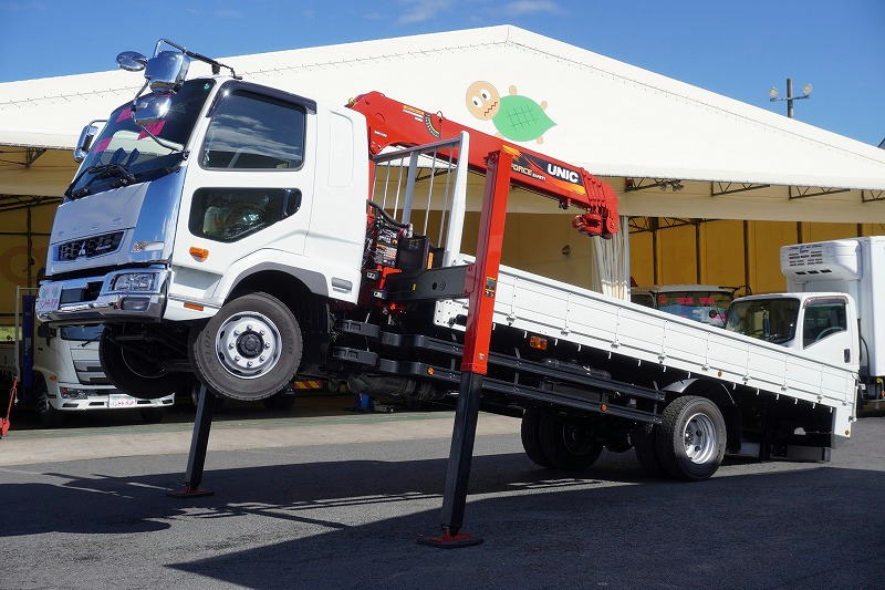 (未使用) ファイター 増トン 「ワイド ベッド付き」 5段セルフクレーン 積載7200kg 古河ユニック製 ハイジャッキ アユミ板掛け 6m長 フックイン ラジコン 2.93t吊 ETC2.0 坂道発進補助 メッキパーツ 衝突軽減ブレーキ 車線逸脱警報 回送仕様!6速MT! 車検「R8年8月まで!」フロント画像