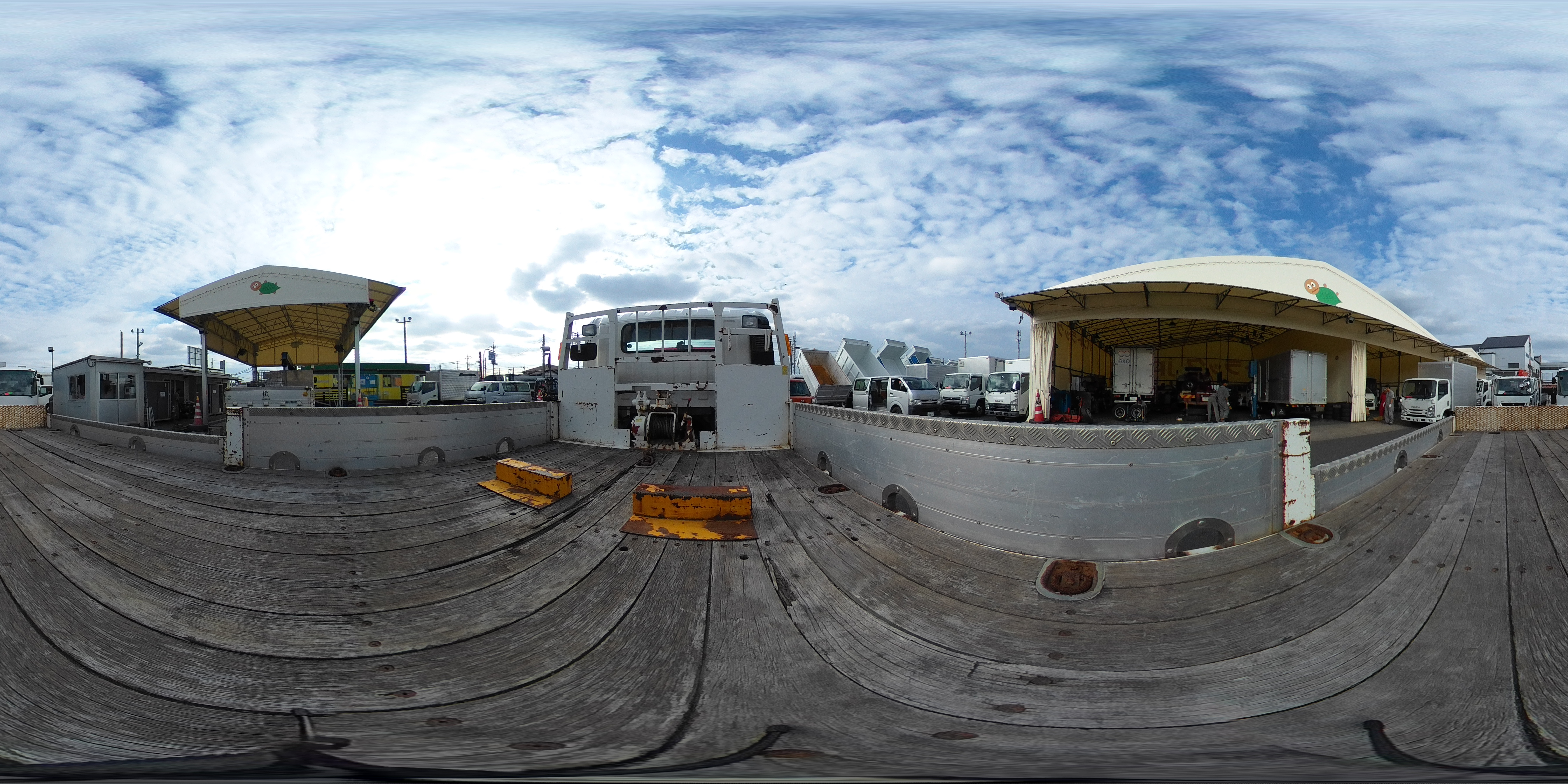 デュトロ　「ワイド超ロング」　セーフティーローダー　一般用　フジタ製　積載３５００ｋｇ　造りボディー　ウインチ　ラジコン　五方開　アルミブロック　アオリ上部プロテクター付き　荷台板張り　床フック　ロープ穴　鳥居Ｊフック　左電格ミラー　坂道発進補助　ＥＴＣ　フォグランプ　６速ＭＴ！2