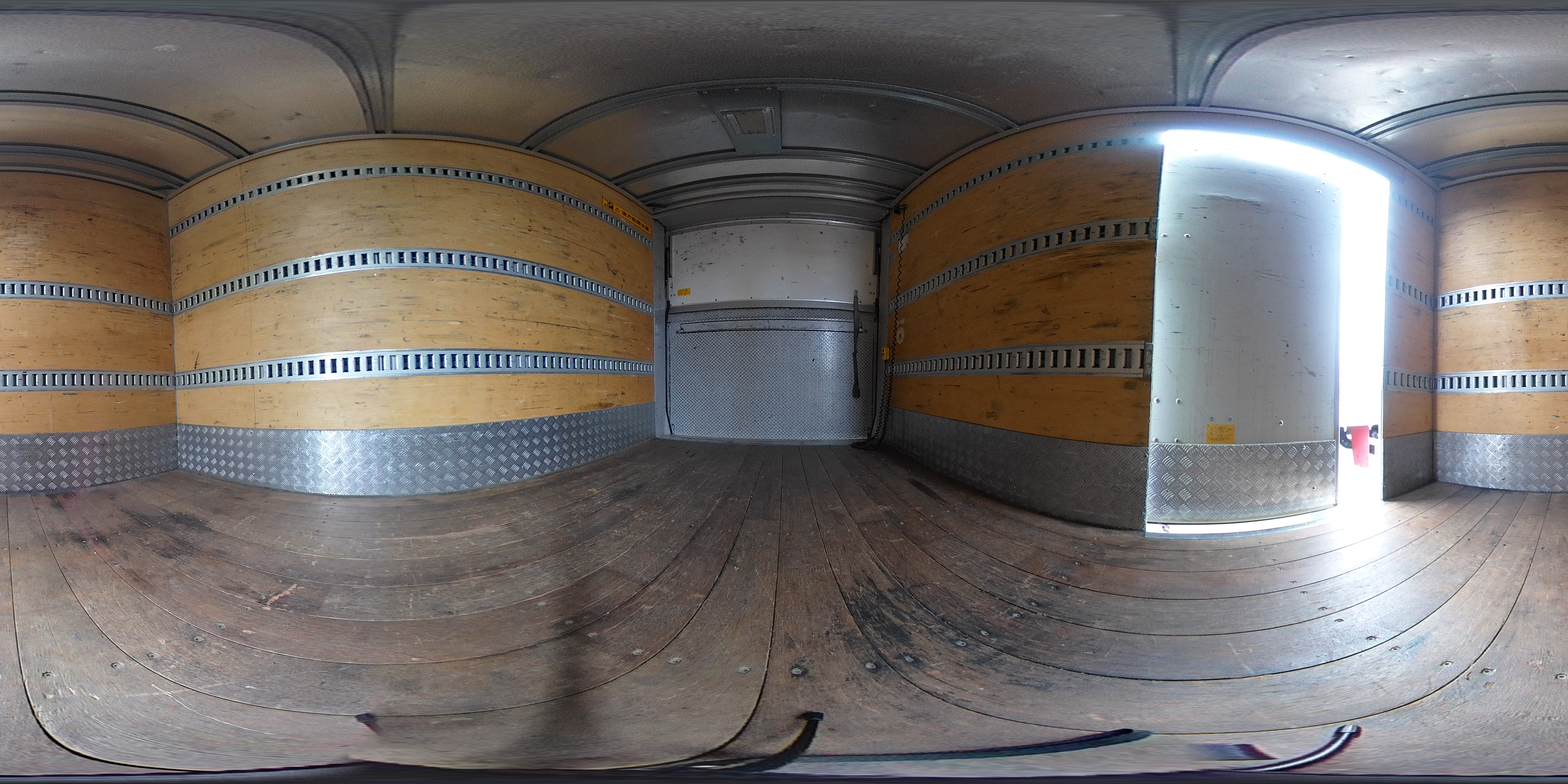 デュトロ　１０尺　アルミバン　積載１８５０ｋｇ　サイドドア　跳ね上げ式　垂直パワーゲート　ラッシング３段　左右電格ミラー　バックカメラ　社外ナビ　ＥＴＣ　フォグランプ　全低床　日本フルハーフ製　ＡＴ車！準中型（５トン限定）免許対応！2