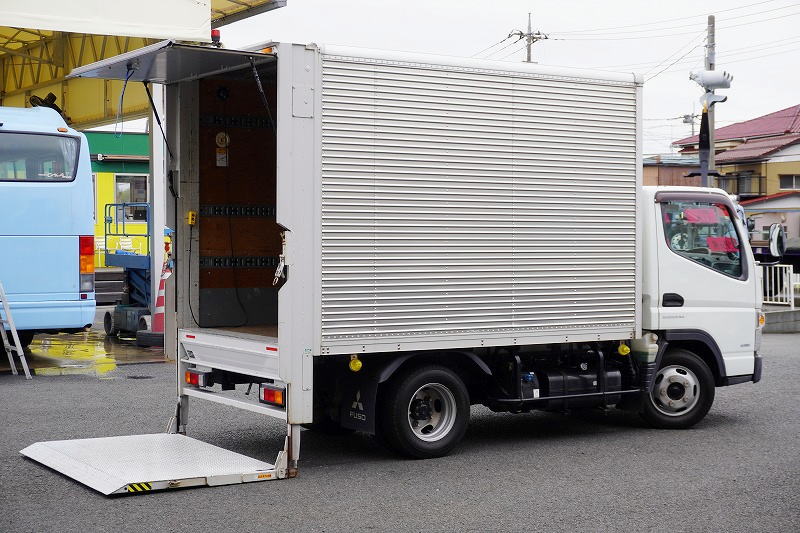 キャンター 10尺 アルミバン 積載1950kg サイドドア 跳ね上げ式 垂直パワーゲート ラッシング3段 左電格ミラー バックカメラ 社外ナビ ワンセグTV ETC キーレス 全低床 パブコ製 AT車!準中型(5トン限定)免許対応!フロント画像