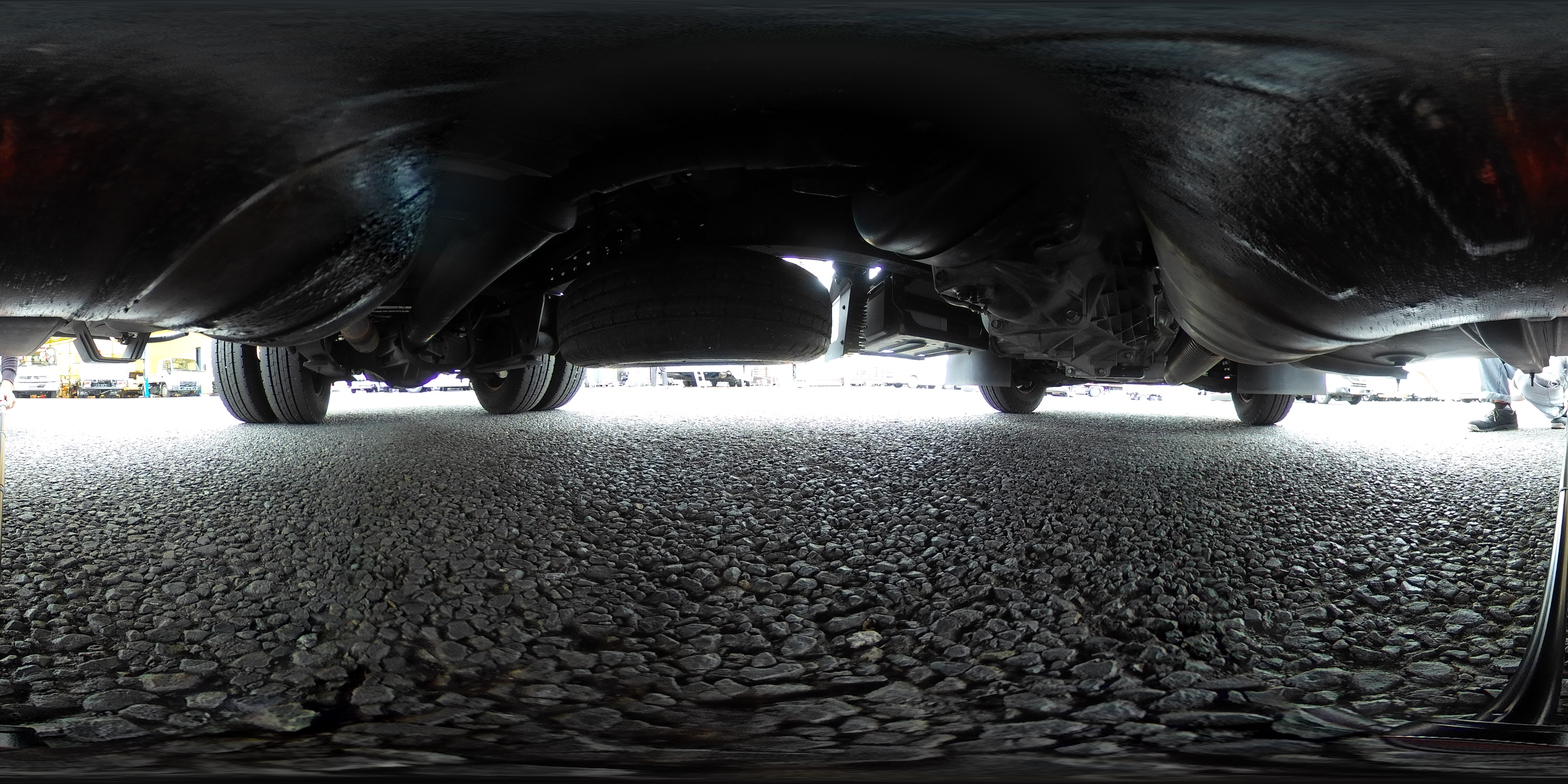 キャンター　１０尺　アルミバン　積載１９５０ｋｇ　サイドドア　跳ね上げ式　垂直パワーゲート　ラッシング３段　左電格ミラー　バックカメラ　社外ナビ　ワンセグＴＶ　ＥＴＣ　キーレス　全低床　パブコ製　ＡＴ車！準中型（５トン限定）免許対応！1