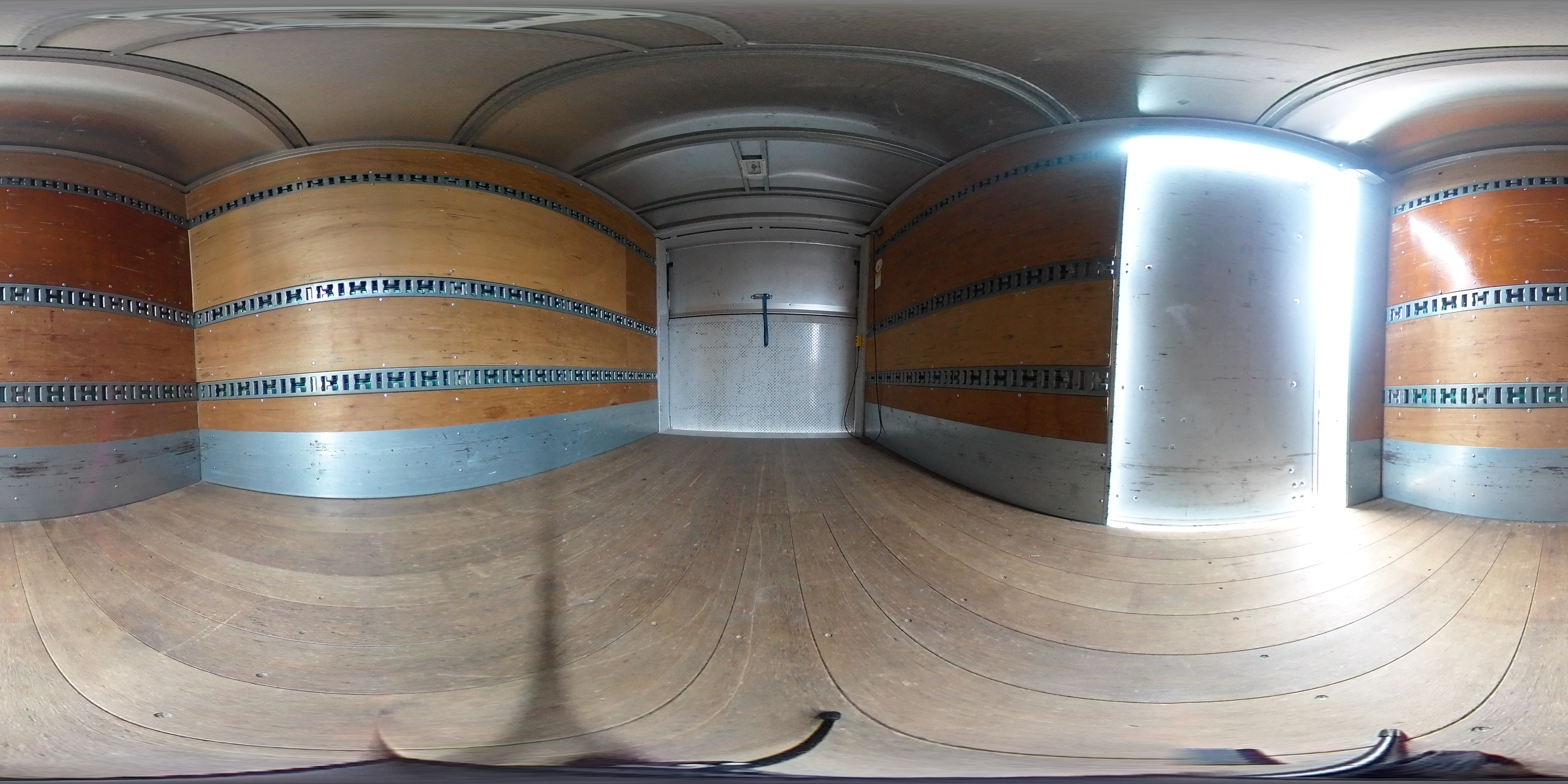 キャンター　１０尺　アルミバン　積載１９５０ｋｇ　サイドドア　跳ね上げ式　垂直パワーゲート　ラッシング３段　左電格ミラー　バックカメラ　社外ナビ　ワンセグＴＶ　ＥＴＣ　キーレス　全低床　パブコ製　ＡＴ車！準中型（５トン限定）免許対応！2