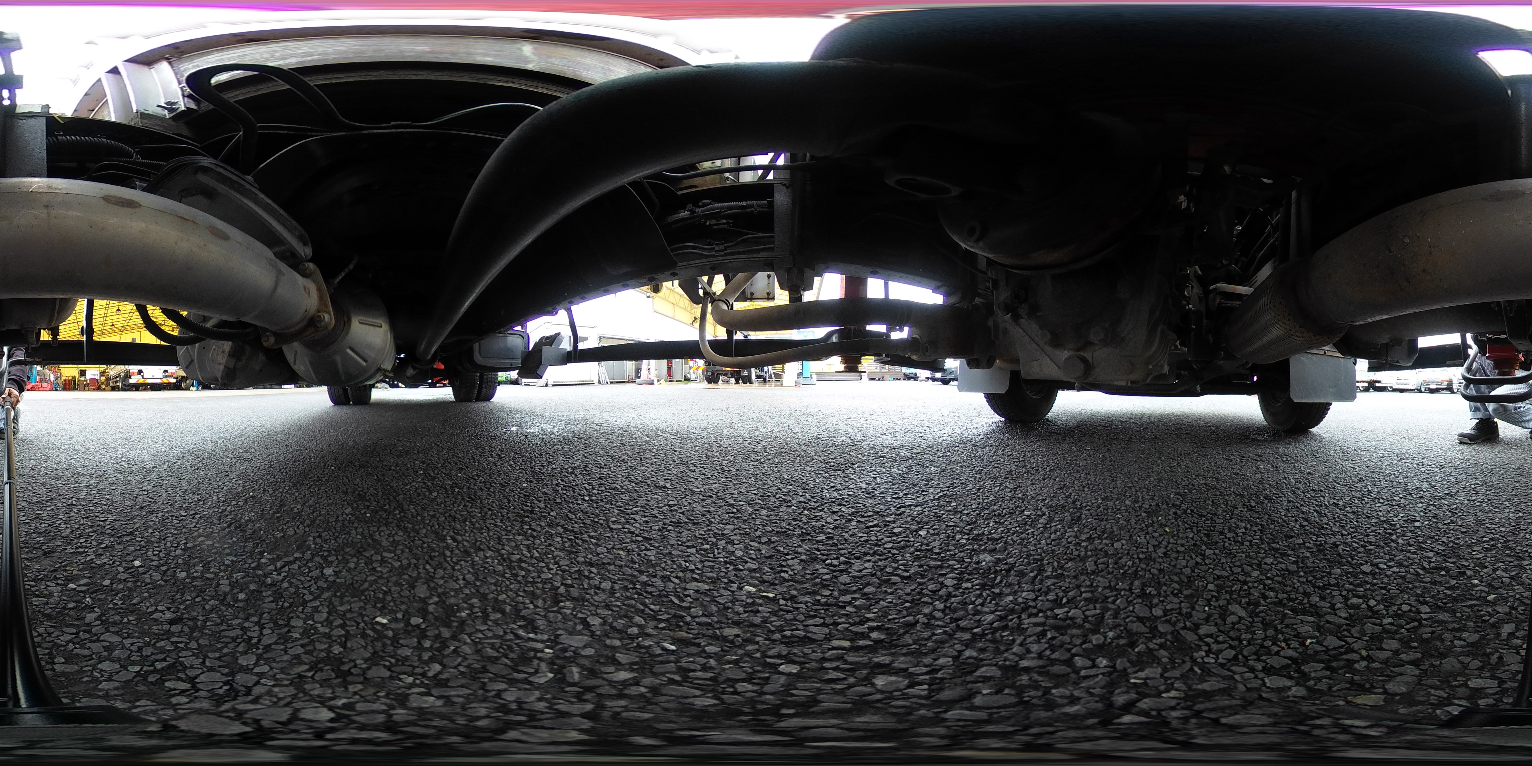 レンジャー　４トン　「標準幅　ベッド付き」　４段クレーン　積載２４００ｋｇ　古河ユニック製　ラジコン　フックイン　２．９３ｔ吊　５．５ｍ長　床フック４対　セイコーラック　鳥居金網張り＆下部鉄板張り　坂道発進補助　ＥＴＣ　６速ＭＴ！1