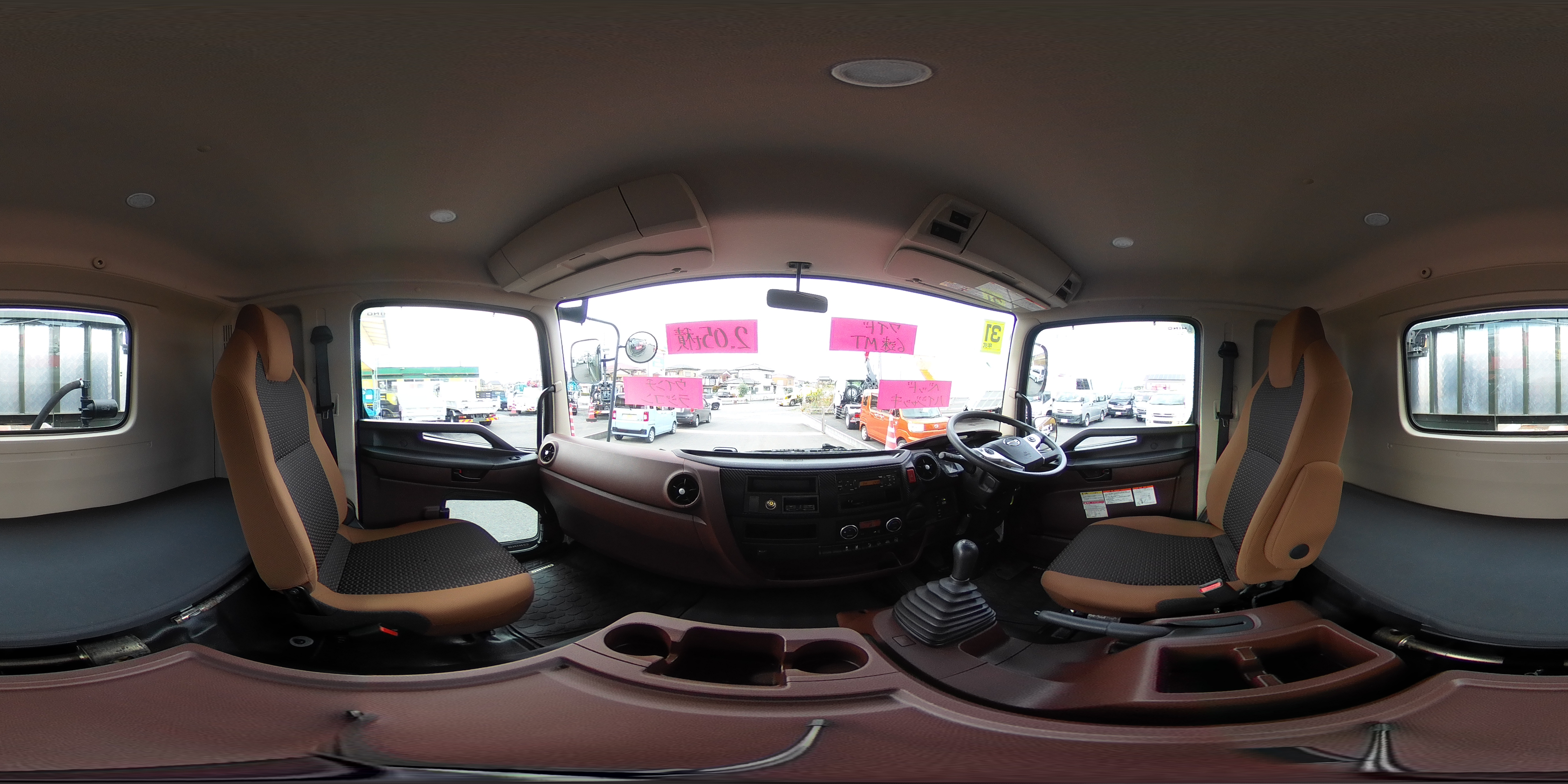 レンジャー　４トン　「ワイド　ベッド付き」　重機運搬車　タダノ製ハイジャッキ　造りボディー　積載２０５０ｋｇ　ウインチ　ラジコン　アユミ板掛け　アルミブロック　鳥居シマ板張り　ＬＥＤ作業灯　坂道発進補助　ＥＴＣ　衝突軽減ブレーキ　車線逸脱警報　低走行！６速ＭＴ！0