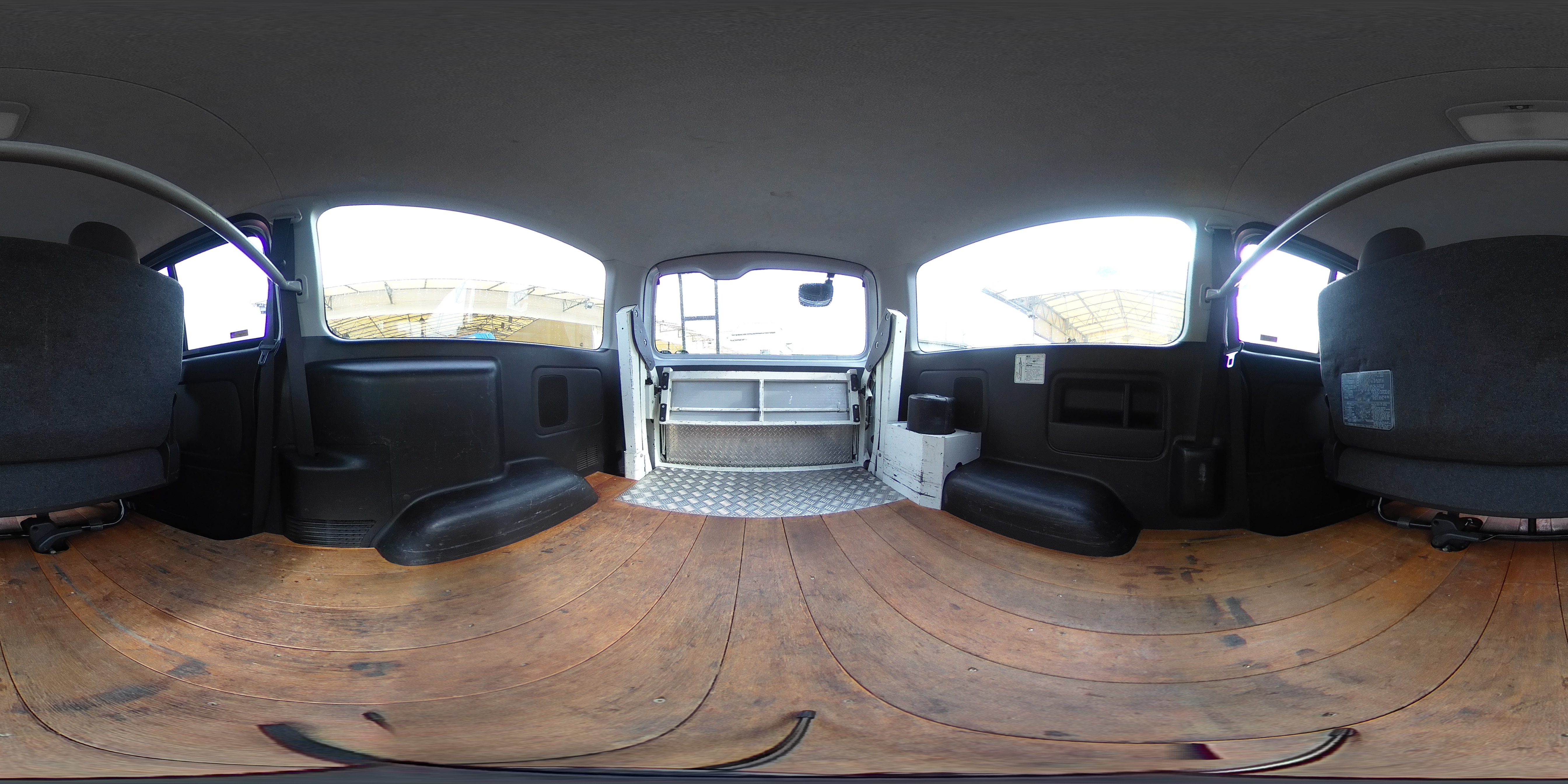 ハイエース　ロング　スーパーＧＬ　５ドア　ガソリン車　５人乗り　トヨタ車体製パワーゲート　荷台板張り　ルーフキャリア　ラダー　バックカメラ　純正ナビ　ワンセグＴＶ　ＥＴＣ　小窓　電格ミラー　オートエアコン　ワンオーナー！ＡＴ車！2