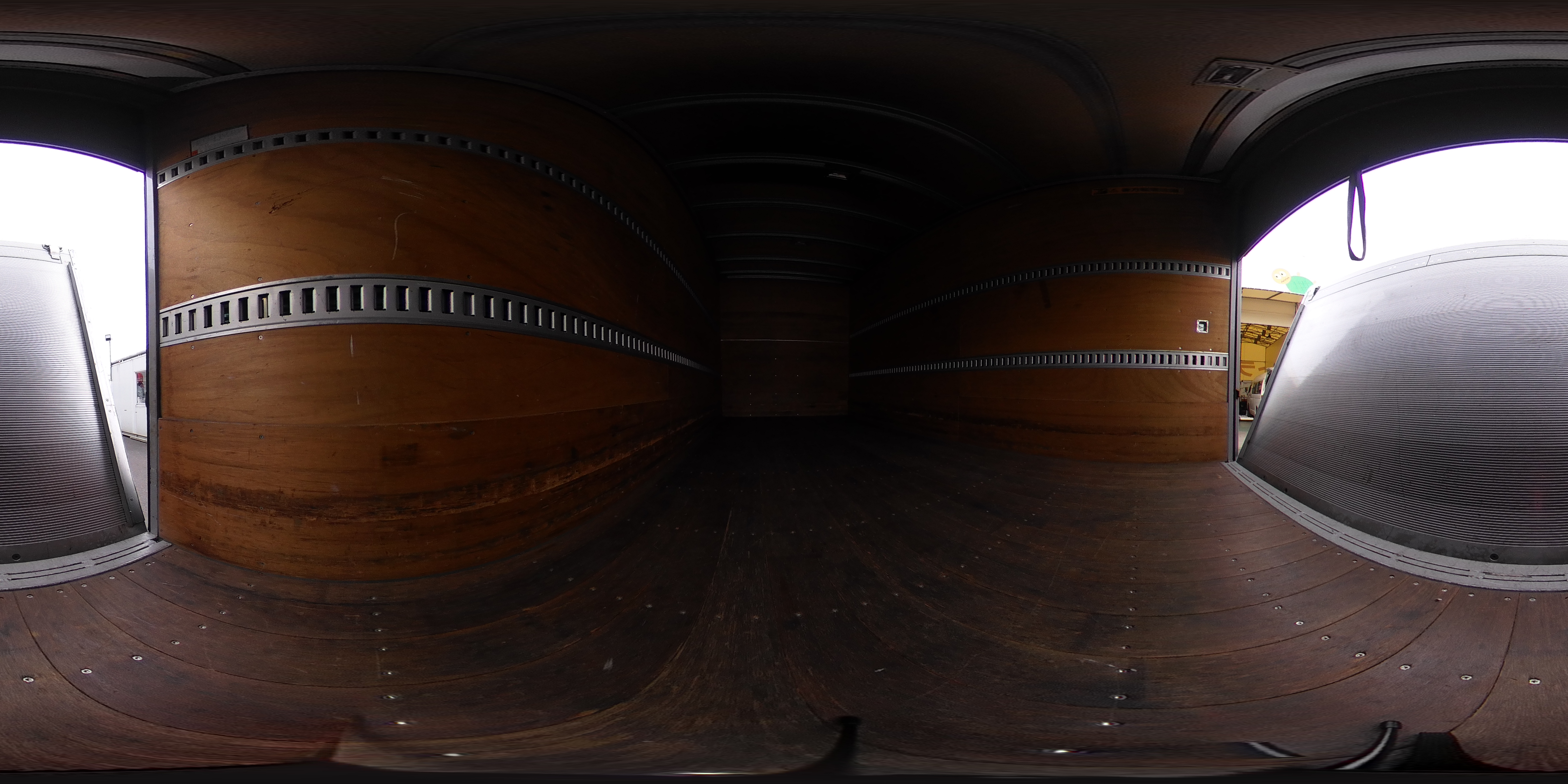 エルフ　「ワイドロング」　アルミバン　積載１５００ｋｇ　跳ね上げ式　パワーゲート　高箱　ラッシング２段　ラジコン　導風板　バックカメラ　ＥＴＣ　左電格ミラー　坂道発進補助　フォグランプ　日本フルハーフ製　５速ＭＴ！準中型（５トン限定）免許対応！希少車！！　車検「Ｒ８年１月まで！」2