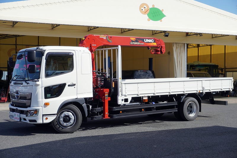 (未使用) レンジャー 増トン 「標準幅 ベッド付」 4段クレーン 積載7700kg 古河ユニック製 5.5m長 ラジコン フックイン 2.93t吊 差違いアウトリガー 角足 セイコーラック 坂道発進補助 オートエアコン 衝突軽減ブレーキ 車線逸脱警報 6速MT! 車検「R8年9月まで!」フロント画像