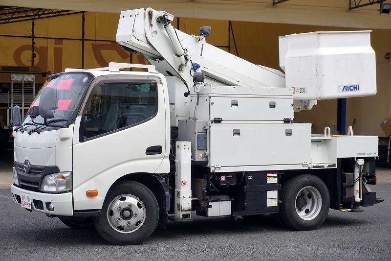 デュトロ 高所作業車 アイチ製(SH11A) 最大地上高11m FRPバケット バケット積載荷重200kg 積載400kg 工具入れ ジョイスティックタイプ ユニットアワーメーター:1530h サブバッテリー ブーム自動格納 ジャッキ自動張出 左電格ミラー 坂道発進補助 ETC フォグランプ 電動パーキングブレーキ 電気工事仕様!5速MT!フロント画像