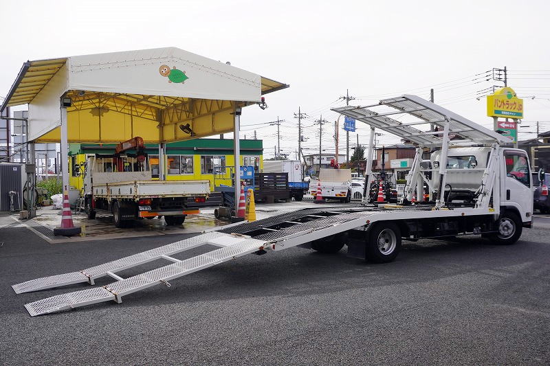 エルフ　「ワイド超ロング」　キャリアカー　２台積　花見台製　積載３６５０ｋｇ　ウインチ　油圧リアゲート　ラジコン　社外ナビ　ＥＴＣ　左電格ミラー　坂道発進補助　ＬＥＤヘッドライト　フォグランプ　メッキパーツ　ワンオーナー！６速ＭＴ！フロント画像