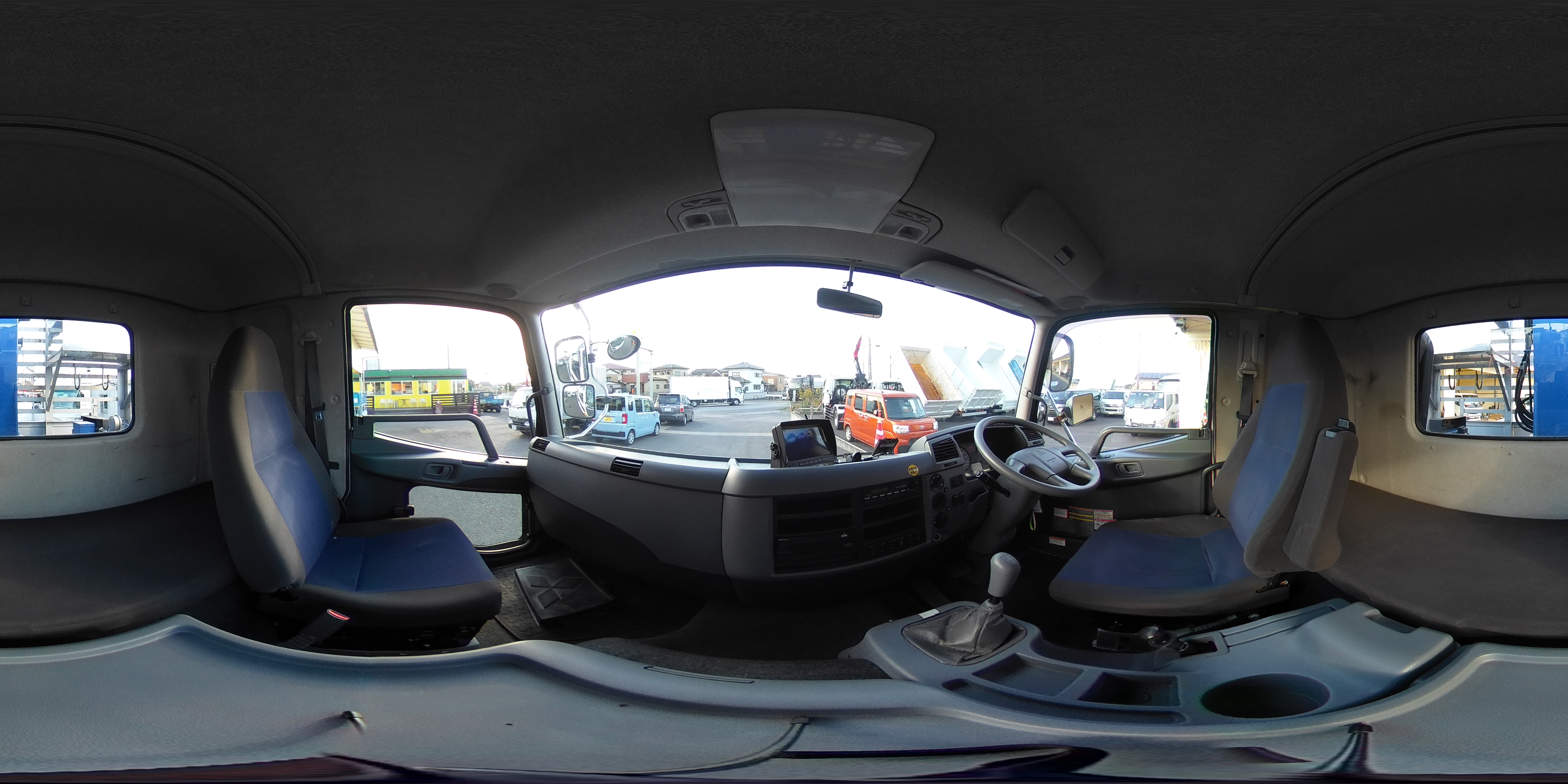 ファイター　大型　３軸　２デフ　リーフサス　「ベッド付き」　３段クレーン　積載１０４００ｋｇ　タダノ製　ラジコン　フックイン　２．９３ｔ吊　アルミブロック　三方開　６．１ｍ長　セイコーラック　網工具入れ　鳥居左右工具箱＆下部鉄板張り　荷台鉄板張り　坂道発進補助　メッキパーツ　６速ＭＴ！総重量２０トン未満！0