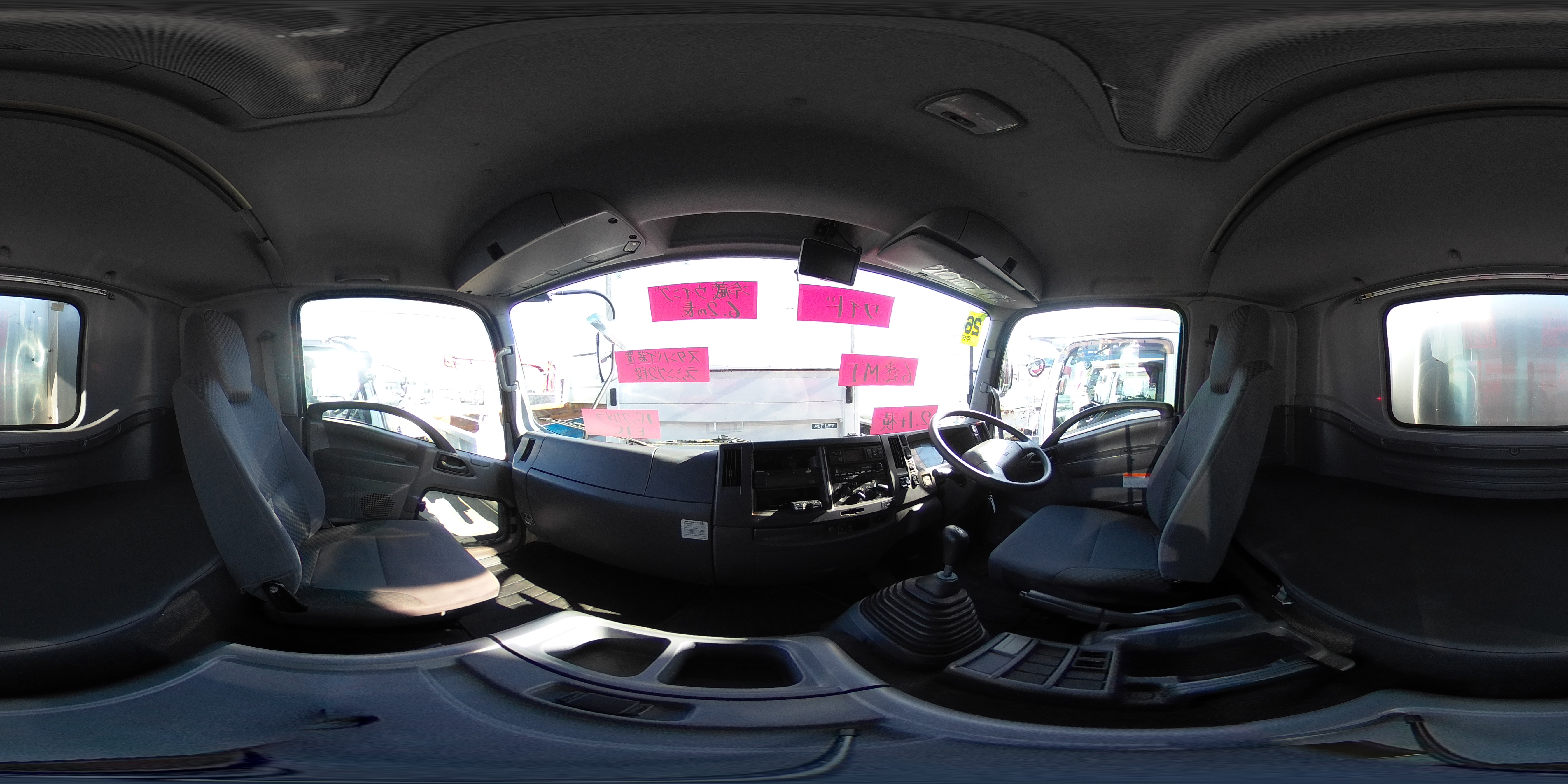 フォワード　４トン　「ワイド　ベッド付き」　冷蔵ウイング　積載２１００ｋｇ　リアエアサス　６．２ｍ長　スタンバイ装置　ラッシング２段　セイコーラック　バックカメラ　ＥＴＣ　坂道発進補助　ＨＩＤヘッドライト　菱重製　６速ＭＴ！0