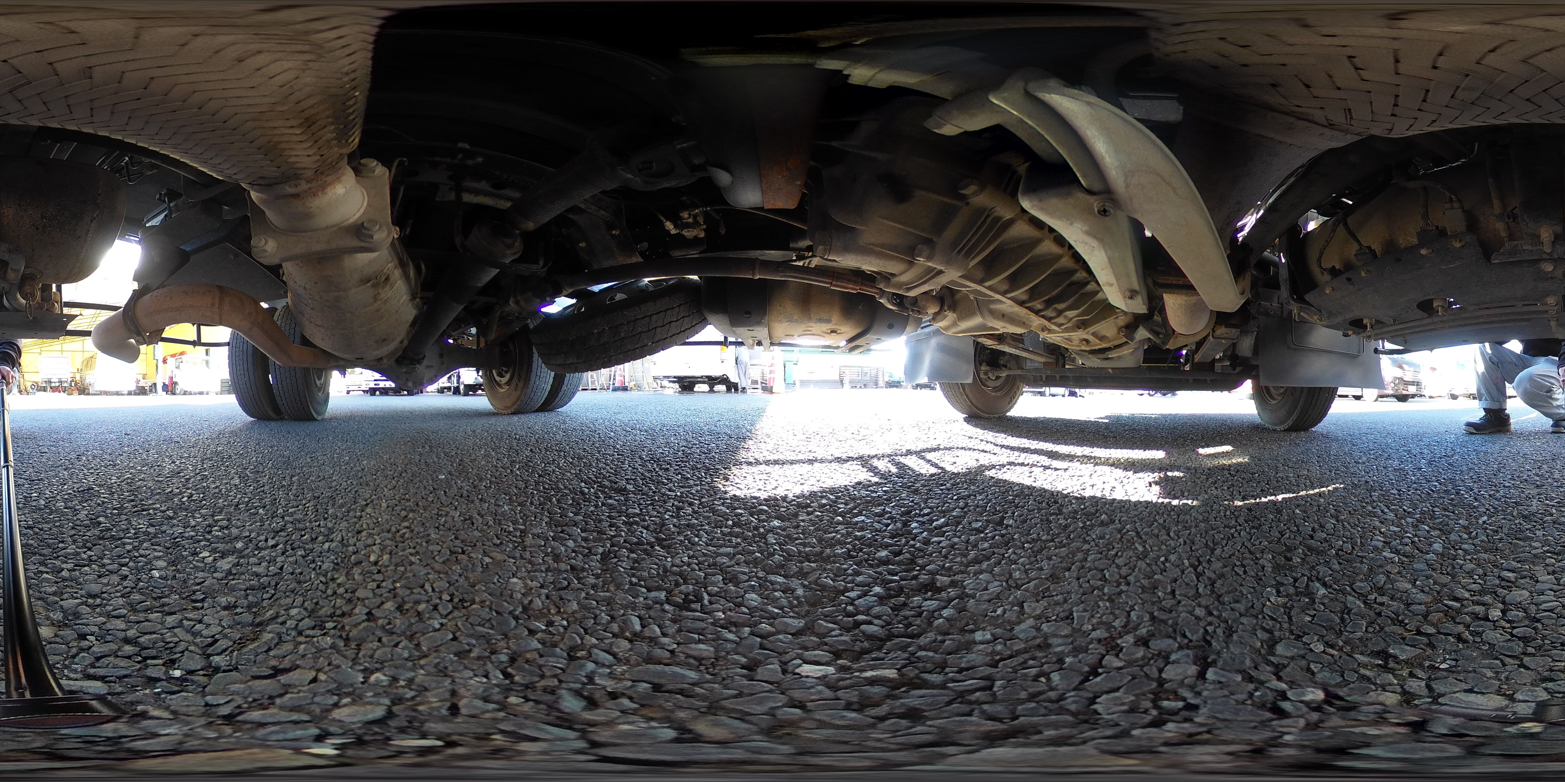 フォワード　４トン　「ベッドレス」　強化ダンプ　一方開　新明和製　積載３６００ｋｇ　電動コボレーン　鳥居アングル補強　社外リアバンパー　ダンプピン　ＥＴＣ　６速ＭＴ！　車検「Ｒ８年５月まで！」0