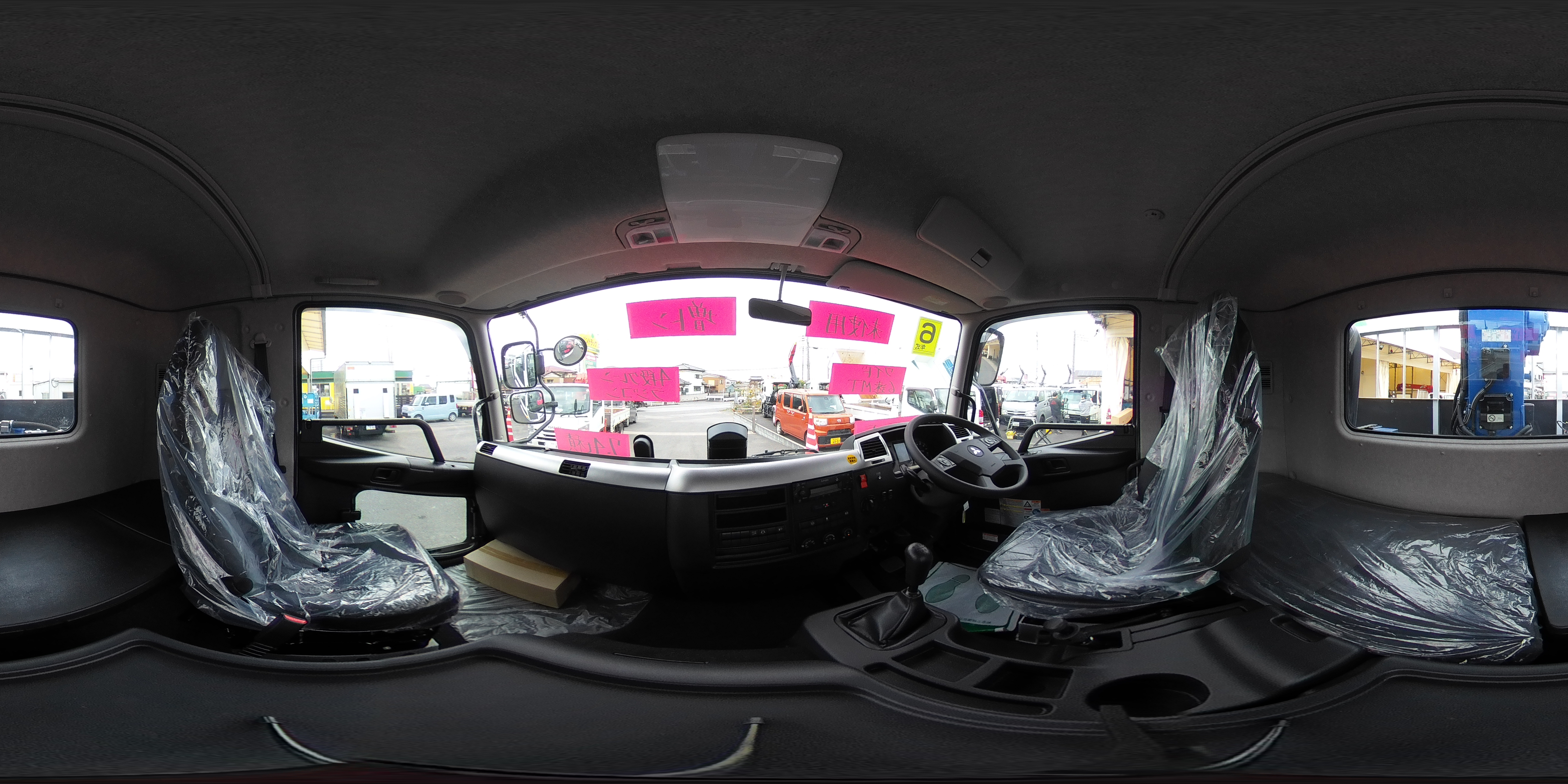 （未使用）　ファイター　増トン　「ワイド　ベッド付き」　４段クレーン　積載７４００ｋｇ　タダノ製　５．５ｍ長　アルミブロック　ラジコン　フックイン　２．９３ｔ吊　差し違いアウトリガー　落とし込みフック５対　セイコーラック　坂道発進補助　メッキパーツ　衝突軽減ブレーキ　車線逸脱警報　６速ＭＴ！0