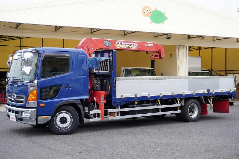 レンジャー 増トン 「標準幅 ベッド付」 4段クレーン 積載7100kg 古河ユニック製 6m長 アルミブロック ラジコン フックイン 2.93t吊 差違いアウトリガー 角足 セイコーラック アオリ上部プロテクター付き 鳥居板張り&工具入れ 坂道発進補助 オートエアコン HIDヘッドライト 社外テール メッキパーツ 6速MT!フロント画像