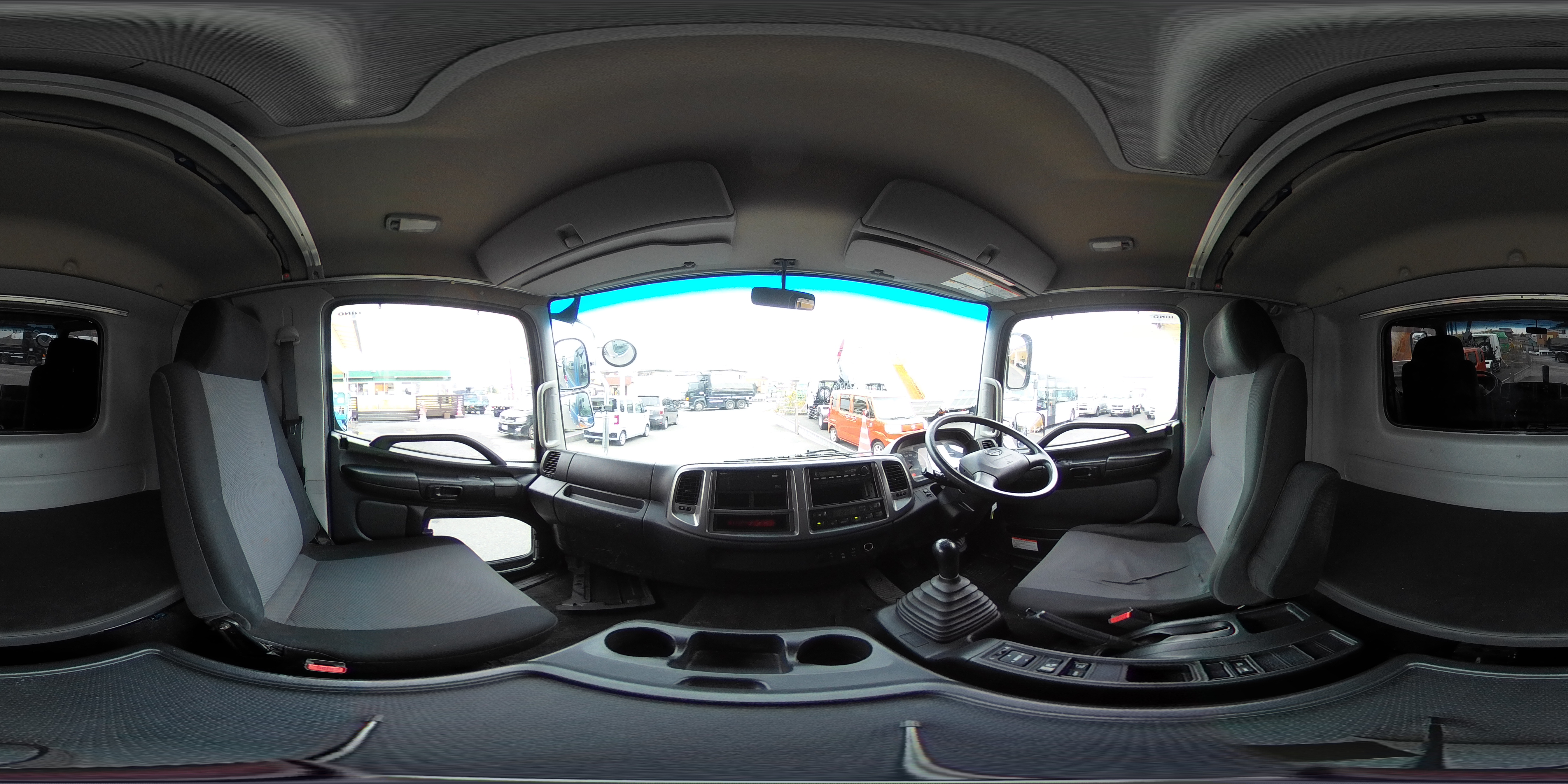 レンジャー　増トン　「標準幅　ベッド付」　４段クレーン　積載７１００ｋｇ　古河ユニック製　６ｍ長　アルミブロック　ラジコン　フックイン　２．９３ｔ吊　差違いアウトリガー　角足　セイコーラック　アオリ上部プロテクター付き　鳥居板張り＆工具入れ　坂道発進補助　オートエアコン　ＨＩＤヘッドライト　社外テール　メッキパーツ　６速ＭＴ！　車検「Ｒ８年１２月まで！」0