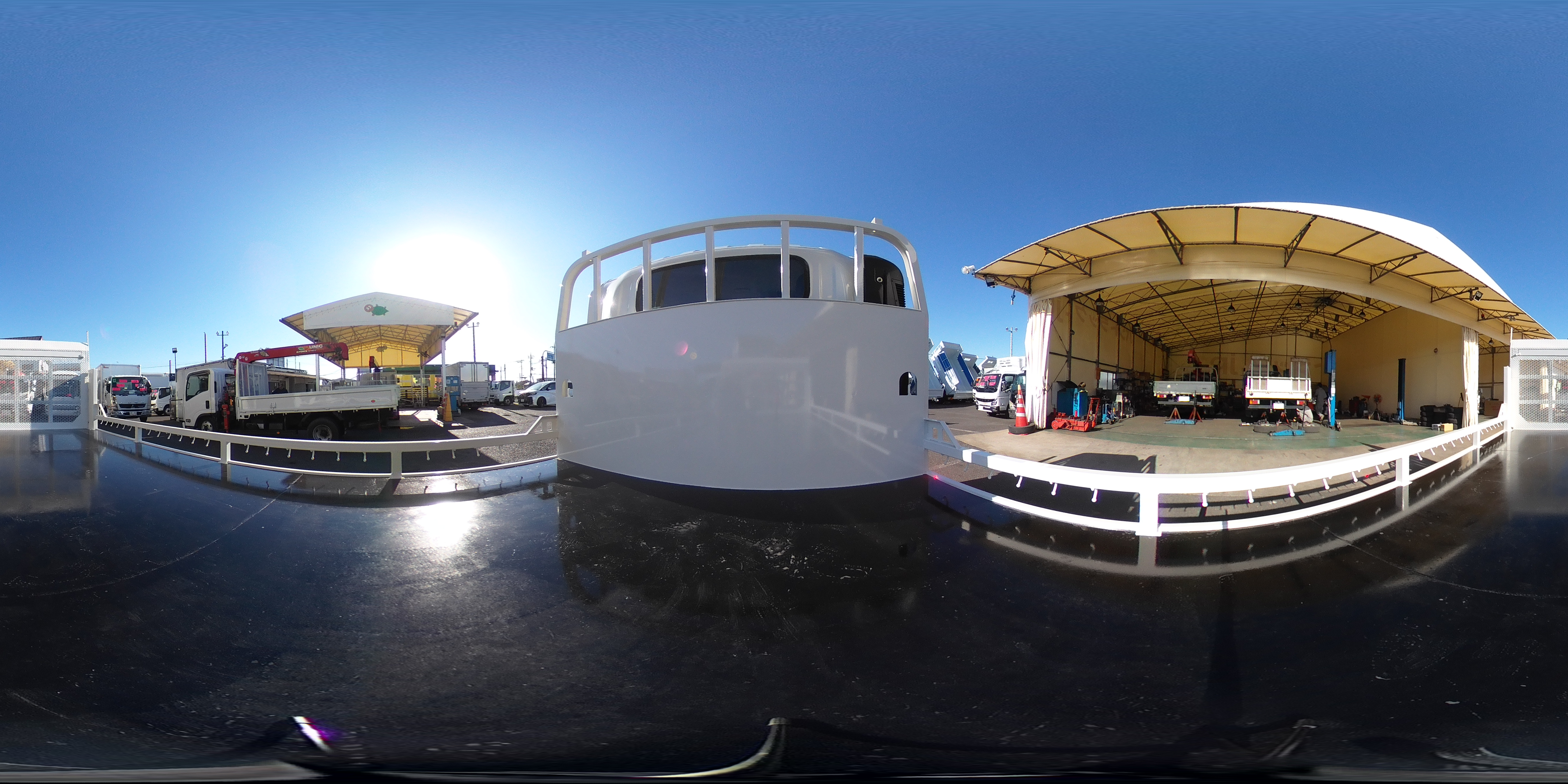 エルフ　「ワイドロング」　バイク運搬車　積載２０００ｋｇ　一方開　自動起立式垂直パワーゲート　荷台鉄板張り　アオリロープフック　鳥居フック１対＆下部鉄板張り　左電格ミラー　坂道発進補助　ＥＴＣ　フォグランプ　黒革調シートカバー　メッキパーツ　６速ＭＴ！2