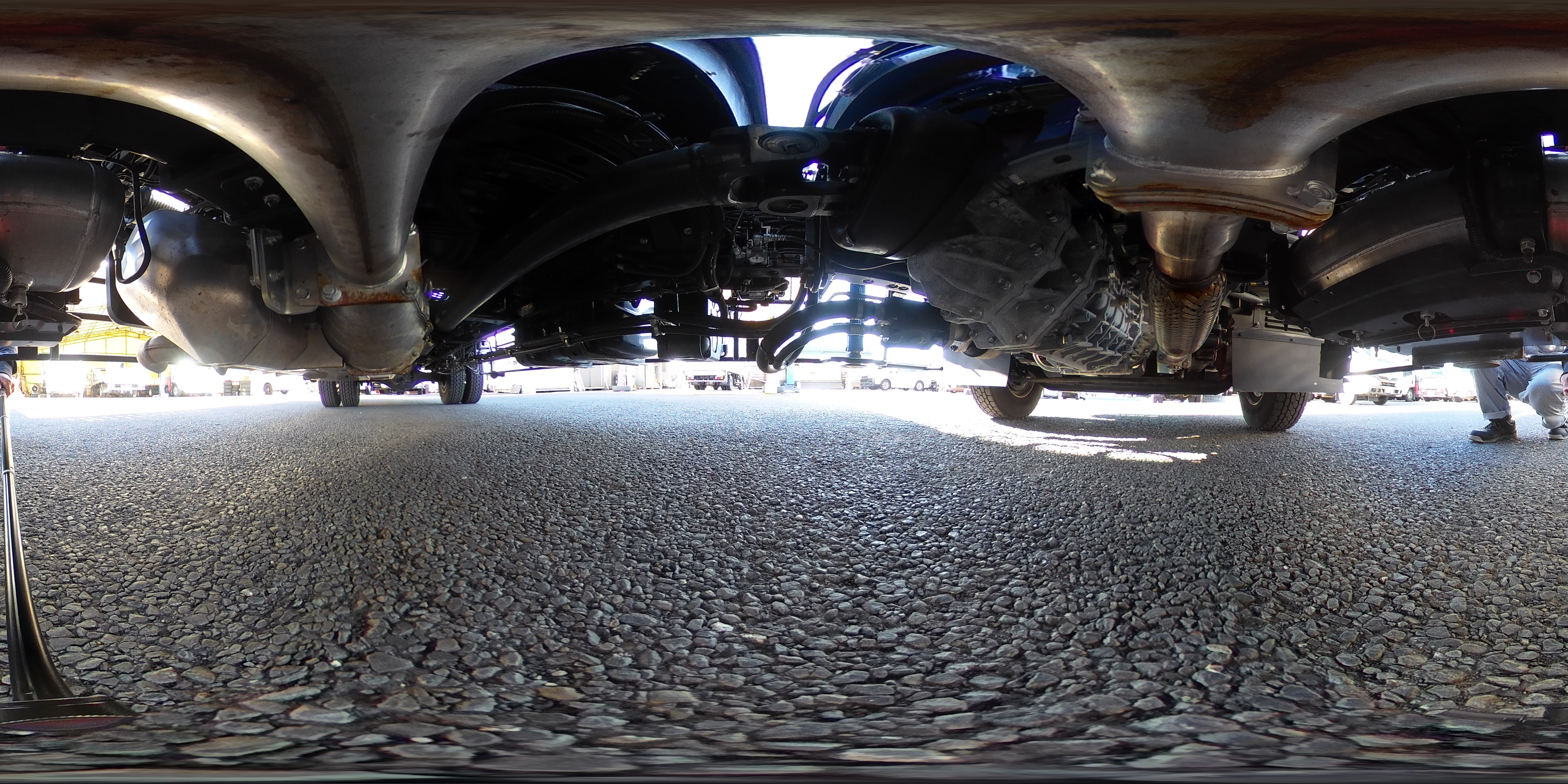 フォワード　増トン　「標準幅　ベッド付き」　３段クレーン　セーフティローダー　ウインチ付き　車載専用　積載４１００ｋｇ　タダノ製　アオリ無し　２．９３ｔ吊　ラジコン　フックイン　６．３ｍ長　荷台シマ板張り　床フック　社外ナビ　ＴＶ　バックカメラ　アルミホイール　ＡＴ車　高年式！低走行！中型免許対応！希少車！！1