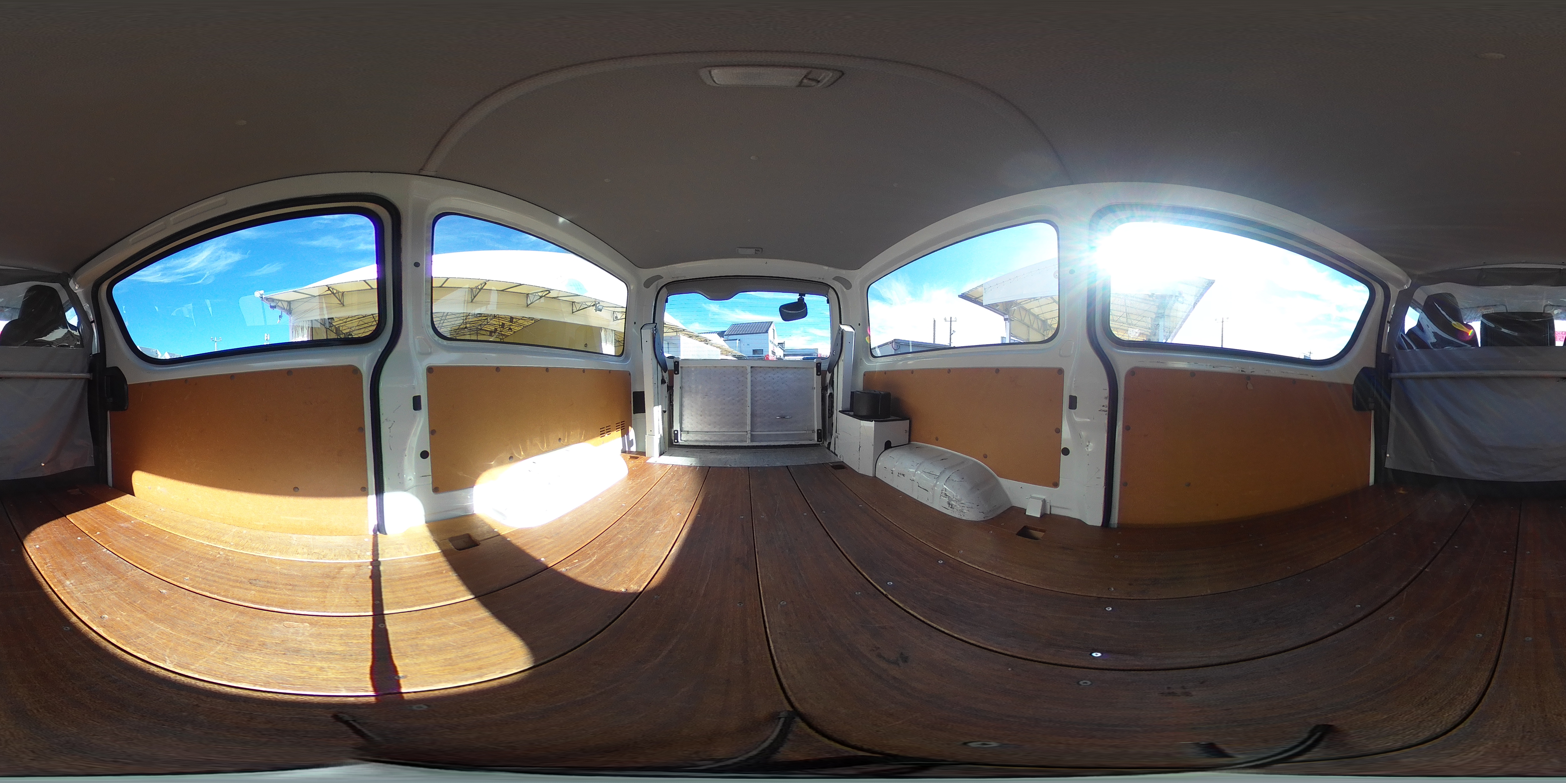 レジアスエース　ロング　ＤＸ　５ドア　ガソリン車　３人乗り　トヨタ車体製パワーゲート　荷台板張り　純正ナビ　ワンセグＴＶ　バックカメラ　ＥＴＣ　キーレス　ワンオーナー！ＡＴ車！2