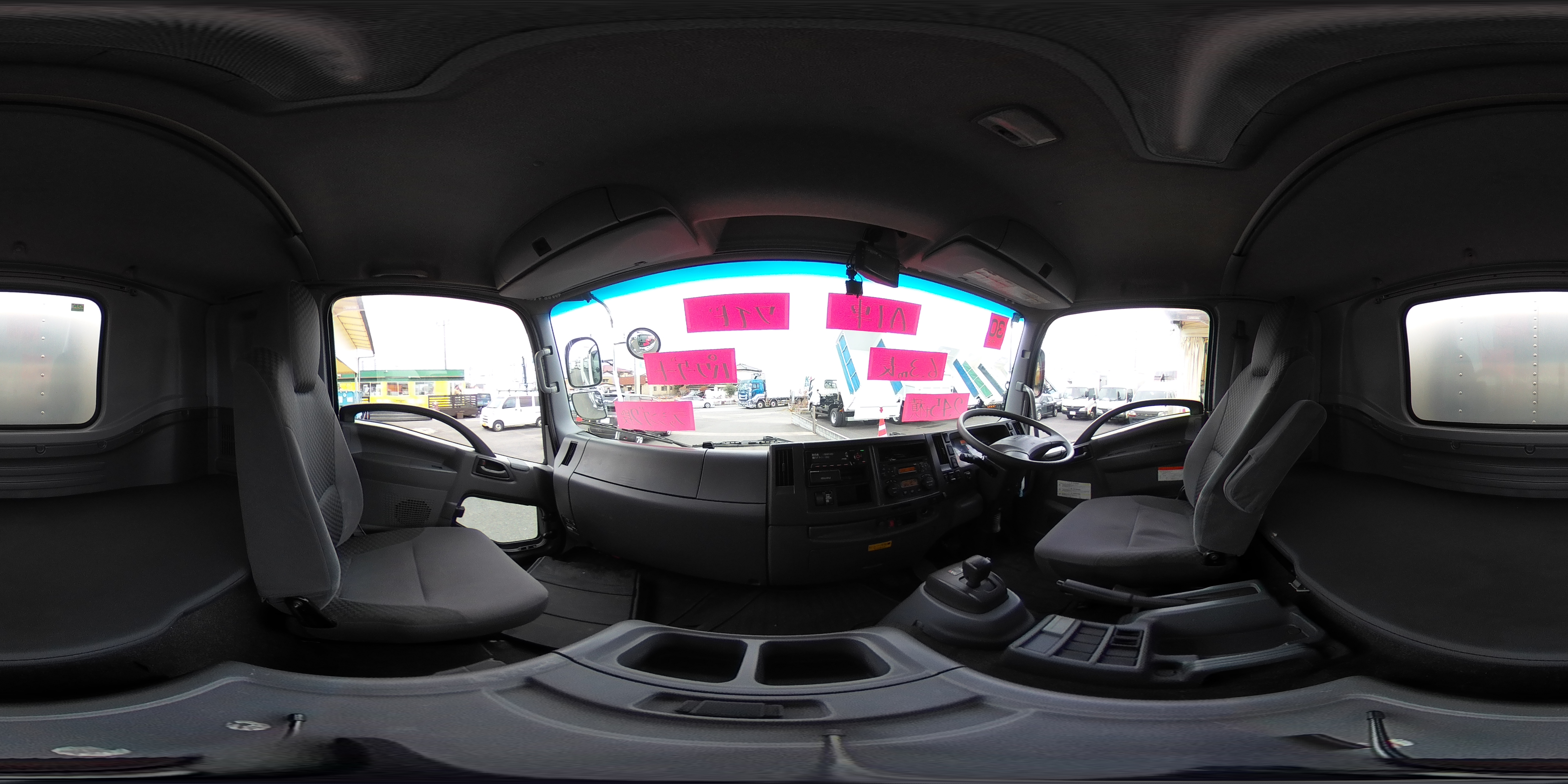 フォワード　４トン　「ワイド　ベッド付き」　アルミバン　積載２４５０ｋｇ　リーフサス　６．３ｍ長　跳ね上げ式　パワーゲート　ラッシング２段　バックカメラ　ＥＴＣ２．０　ＨＩＤヘッドライト　メッキパーツ　アルミホイール　ステンレスサイドバンパー　北村製　ＡＴ車！0