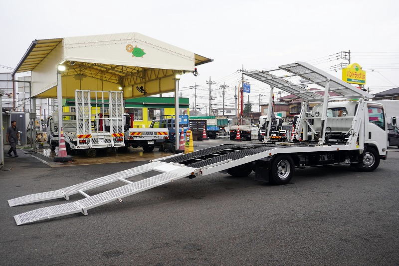 エルフ 「ワイド超ロング」 キャリアカー 2台積 花見台製 積載3650kg ウインチ 油圧リアゲート ラジコン 社外ナビ ETC 左電格ミラー 坂道発進補助 LEDヘッドライト フォグランプ メッキパーツ ワンオーナー!6速MT!フロント画像