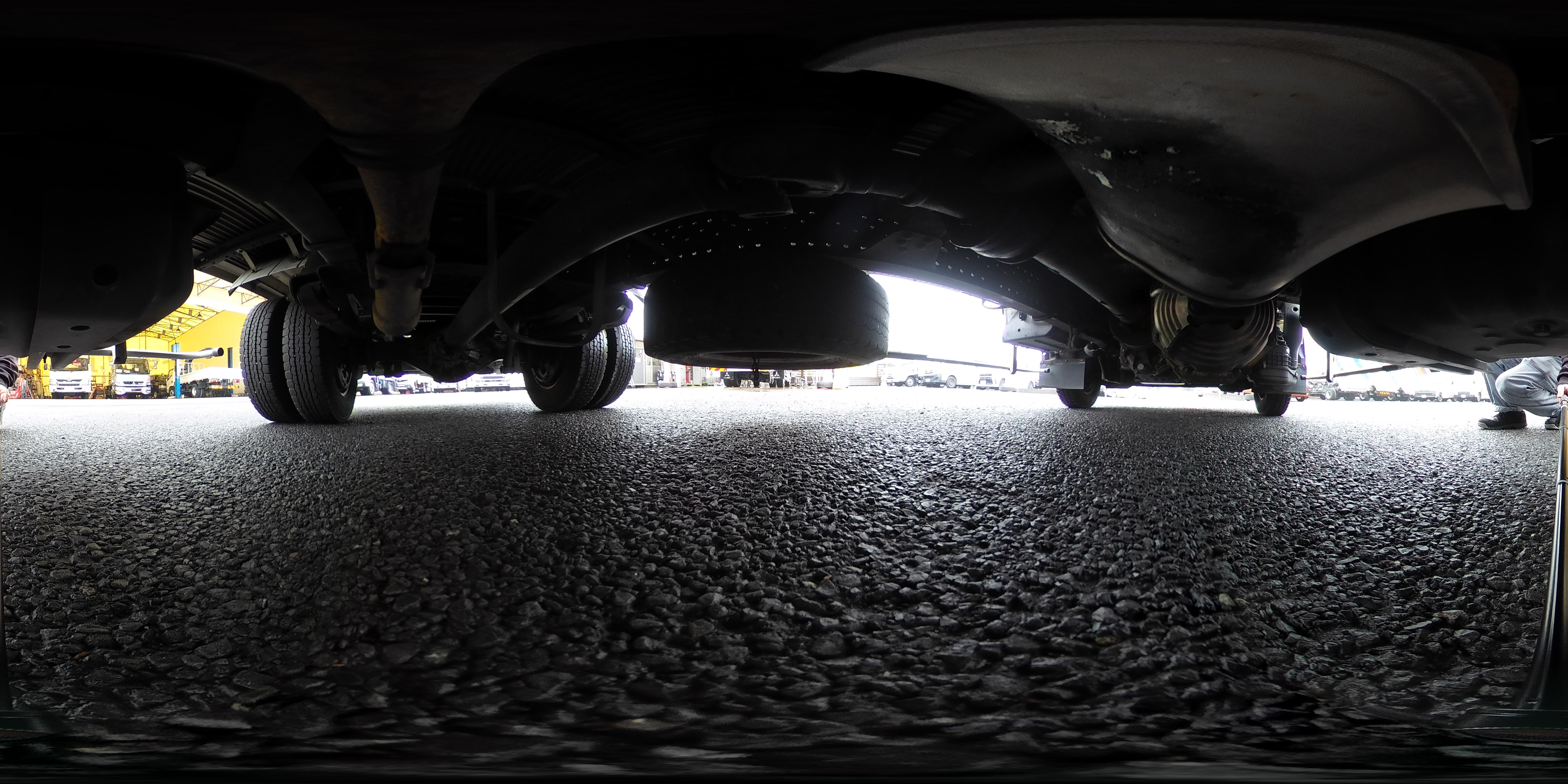 エルフ　「ワイドロング」　アルミバン　積載２０００ｋｇ　サイドドア　跳ね上げ式　パワーゲート　ラッシング３段　荷台アルミ板張り　導風板　バックカメラ　ＥＴＣ　左電格ミラー　坂道発進補助　フォグランプ　日本フルハーフ製　６速ＭＴ！1