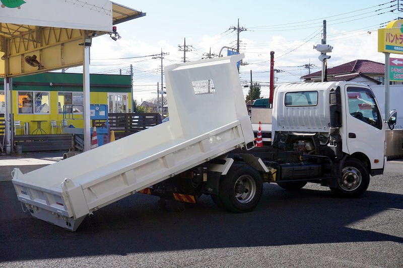 デュトロ 「ワイド」 強化 ローダーダンプ 新明和製 三方開 積載3700kg ダンプピン ETC 6速MT!フロント画像