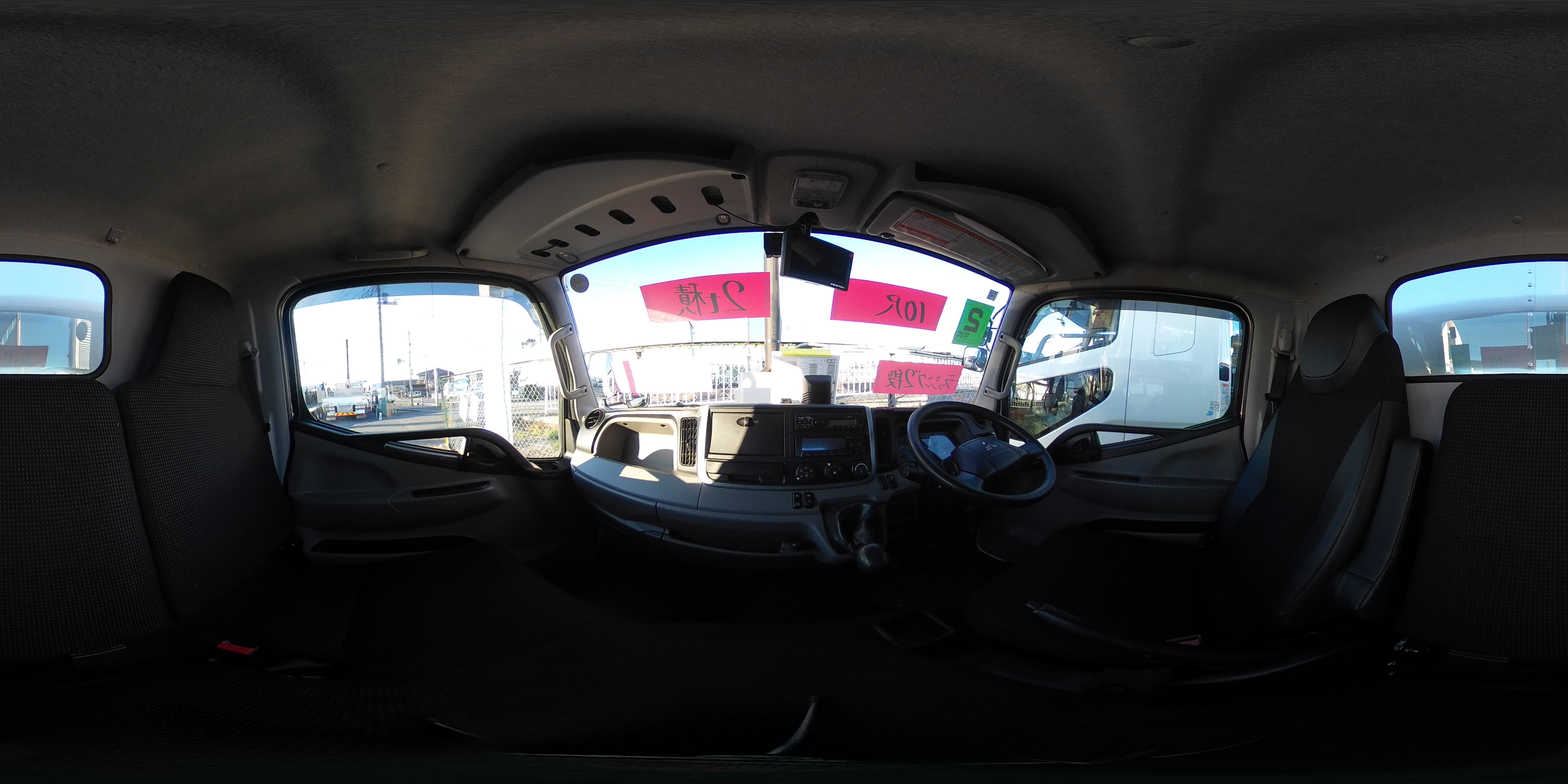 キャンター　１０尺　アルミバン　積載２０００ｋｇ　高箱　内高２．３ｍ　ラッシング２段　荷台鉄板張り　バックカメラ　ＥＴＣ２．０　フォグランプ　左電格ミラー　９０度ストッパー　衝突軽減ブレーキ　車線逸脱警報　パブコ製　５速ＭＴ！1