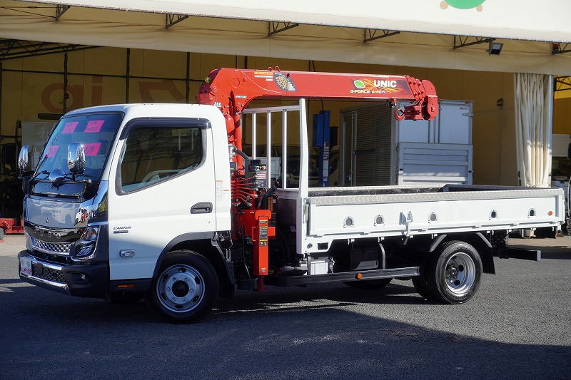 キャンター 「カスタム ワイドロング」 4段クレーン 積載3850kg 古河ユニック製 ラジコン フックイン 2.93t吊 セイコーラック アオリプロテクター付き LEDヘッドライト&フォグランプ 左電格ミラー オートエアコン 社外ナビ ETC2.0 メッキパーツ スマートキー 衝突軽減ブレーキ 車線逸脱警報 低走行!AT車!フロント画像