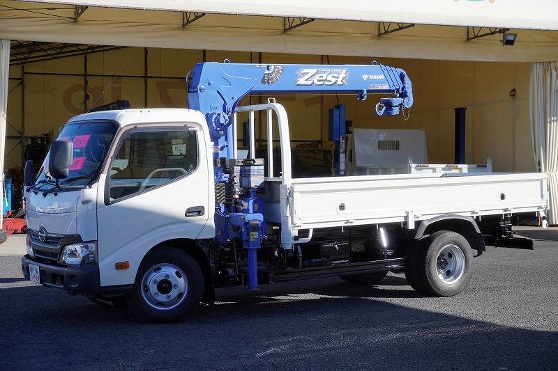 デュトロ 「標準幅 ロング」 4段クレーン タダノ製 積載3000kg ラジコン フックイン 2.63t吊 ロープ穴2対 セイコーラック ETC AT車!フロント画像