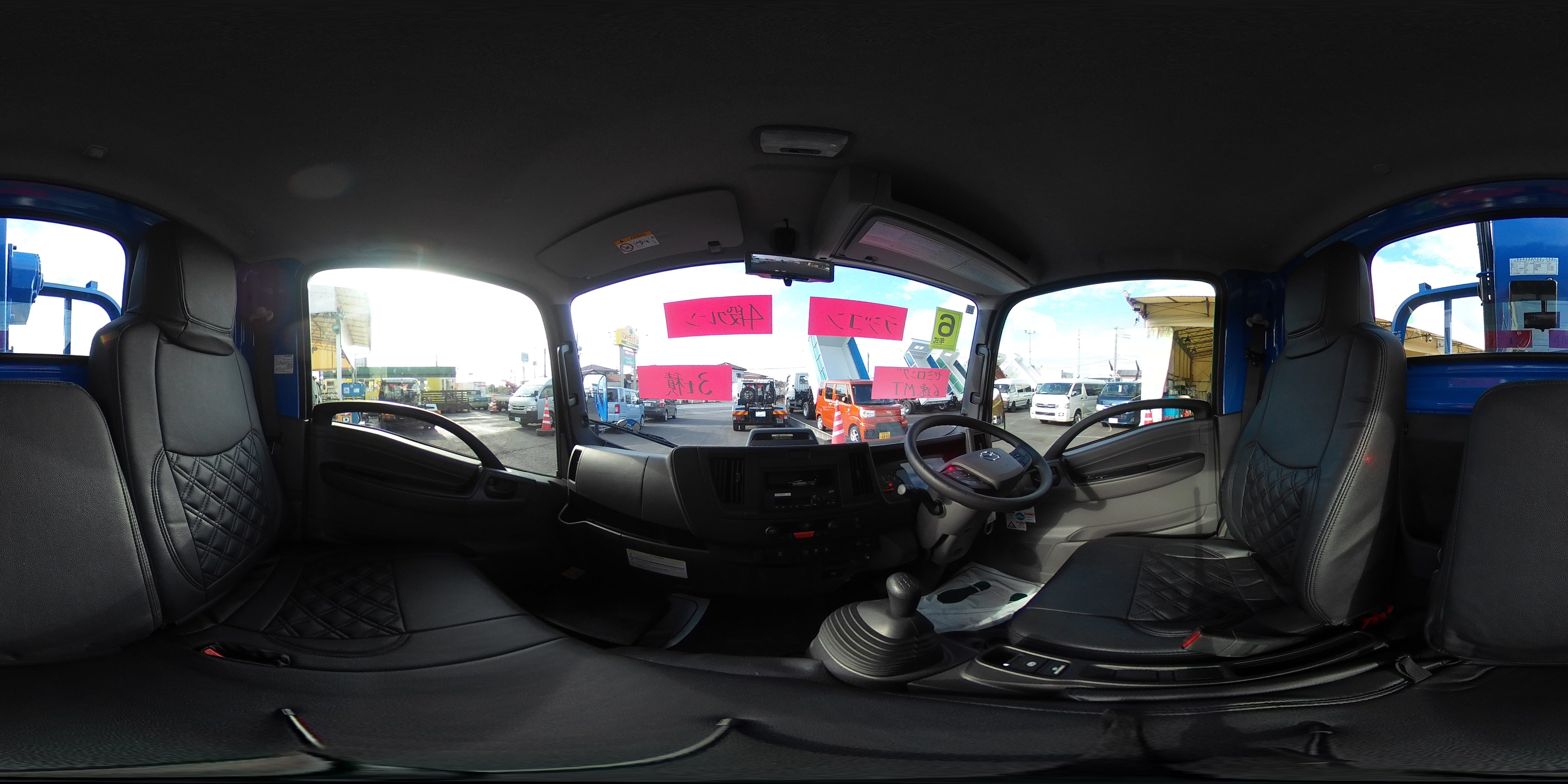 タイタン　「標準幅　ショートボディ　セミロング」　４段クレーン　タダノ製　積載３０００ｋｇ　ラジコン　フックイン　２．６３ｔ吊　左電格ミラー　バックカメラ　ＥＴＣ２．０　ＬＥＤヘッドライト＆フォグランプ　黒革調シートカバー　社外テール　メッキホイールライナー　衝突軽減ブレーキ　車線逸脱警報　高年式！低走行！６速ＭＴ！　車検「Ｒ８年１２月まで！」0