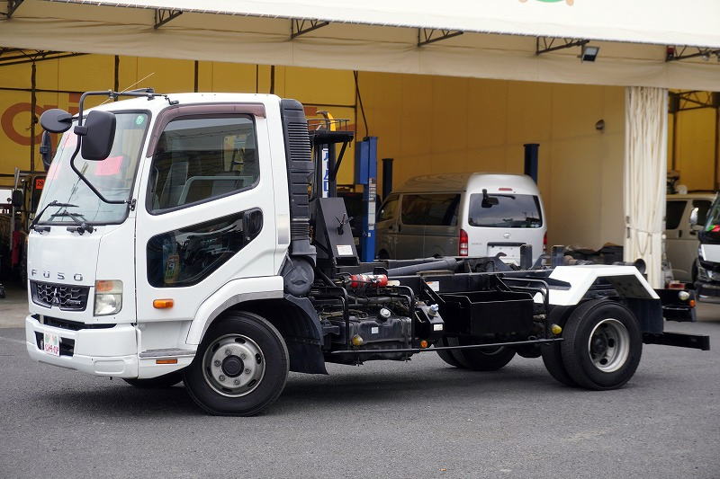 ファイター　４トン　「ベッドレス」　アームロール　新明和製　積載３６５０ｋｇ　ツインシリンダー　キャブバックステップ　網工具入れ　バックカメラ　ＥＴＣ　坂道発進補助　６速ＭＴ！フロント画像