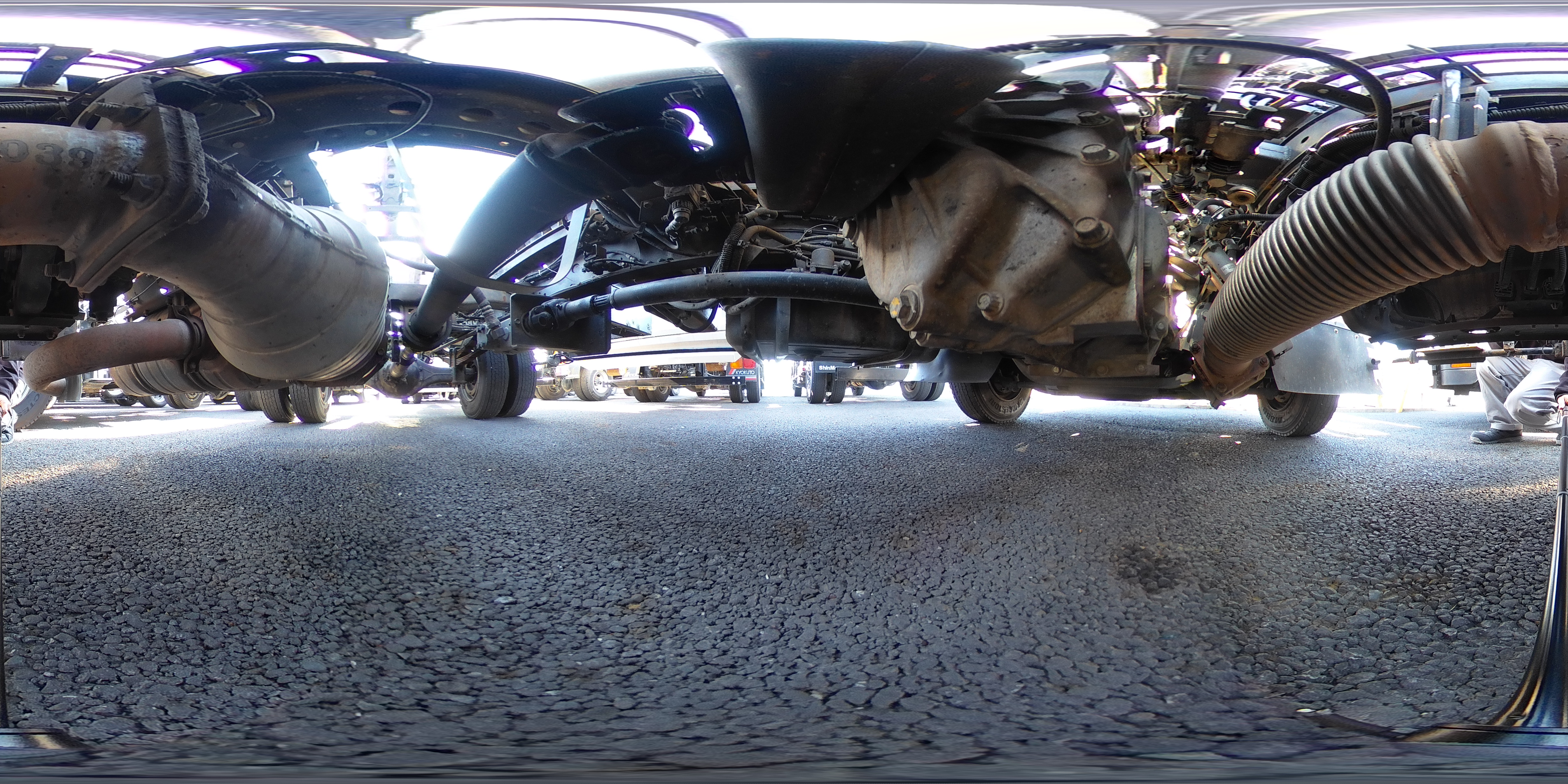 ファイター　４トン　「ベッドレス」　アームロール　新明和製　積載３６５０ｋｇ　ツインシリンダー　キャブバックステップ　網工具入れ　バックカメラ　ＥＴＣ　坂道発進補助　６速ＭＴ！0