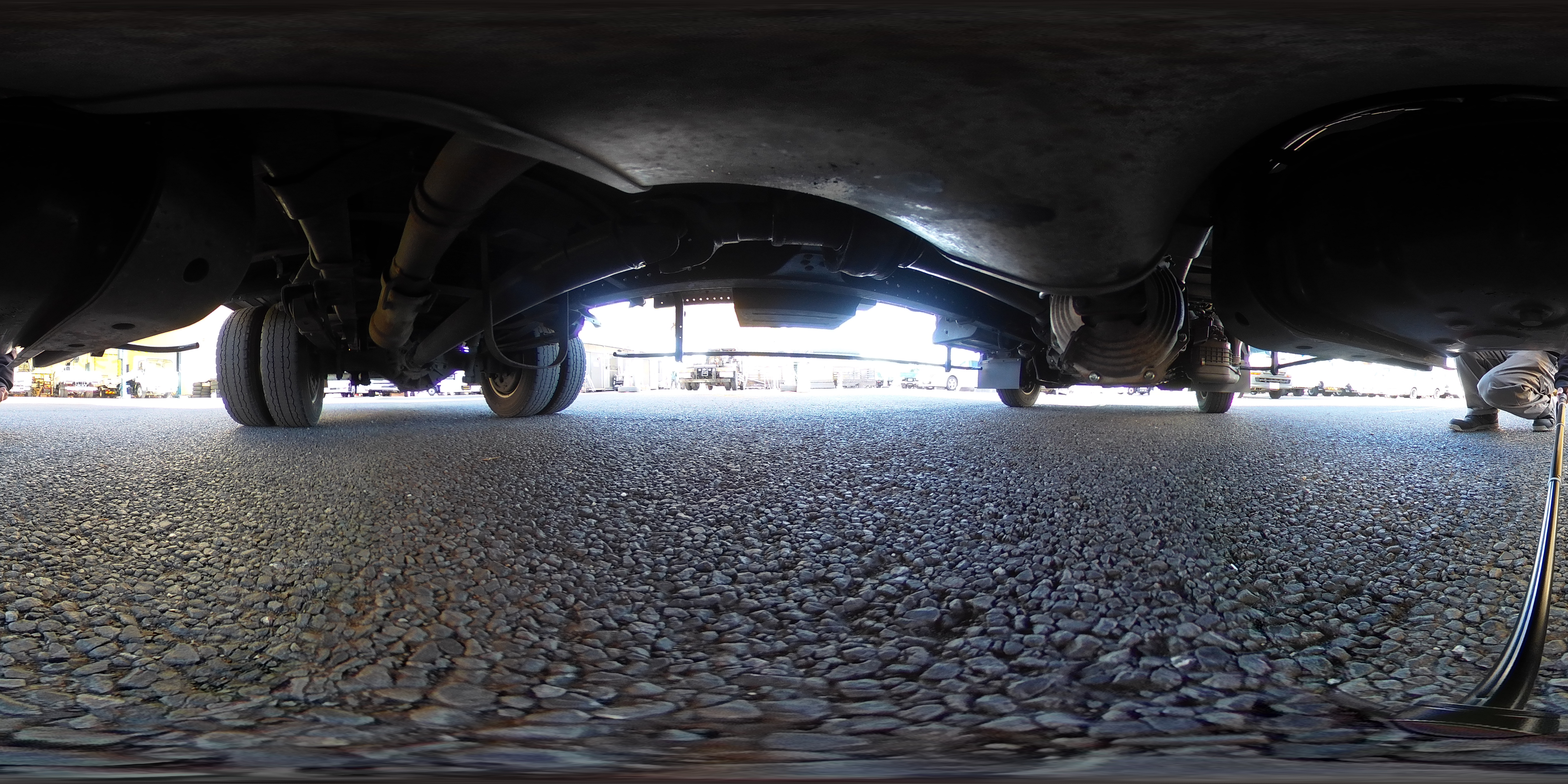 エルフ　「ワイドロング」　アルミバン　積載２０００ｋｇ　サイドドア　ラッシング２段　バックカメラ　社外ナビ　フルセグＴＶ　ＥＴＣ　キーレス　坂道発進補助　左電格ミラー　フォグランプ　日本フルハーフ製　６速ＭＴ！1