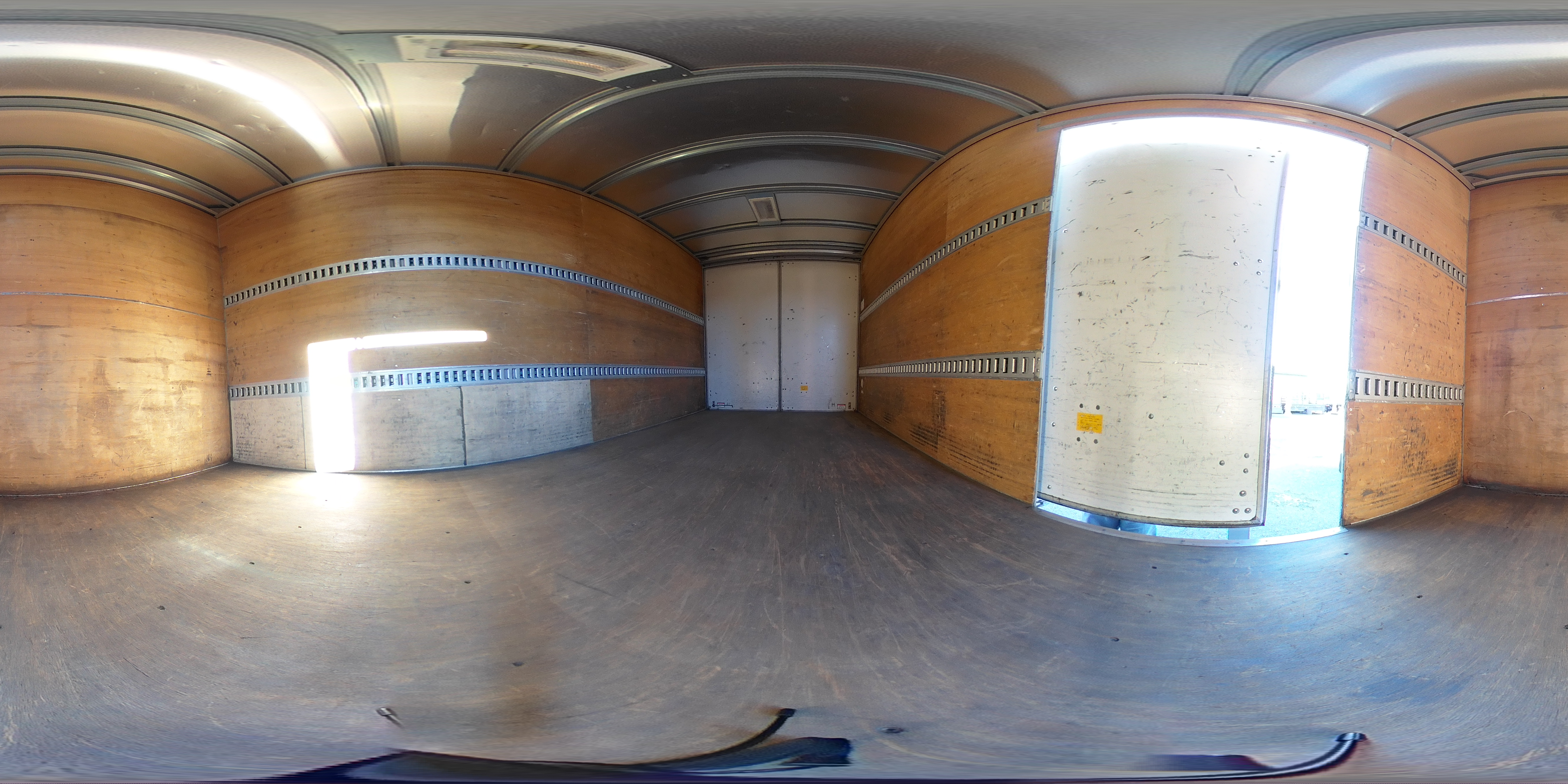 エルフ　「ワイドロング」　アルミバン　積載２０００ｋｇ　サイドドア　ラッシング２段　バックカメラ　社外ナビ　フルセグＴＶ　ＥＴＣ　キーレス　坂道発進補助　左電格ミラー　フォグランプ　日本フルハーフ製　６速ＭＴ！2