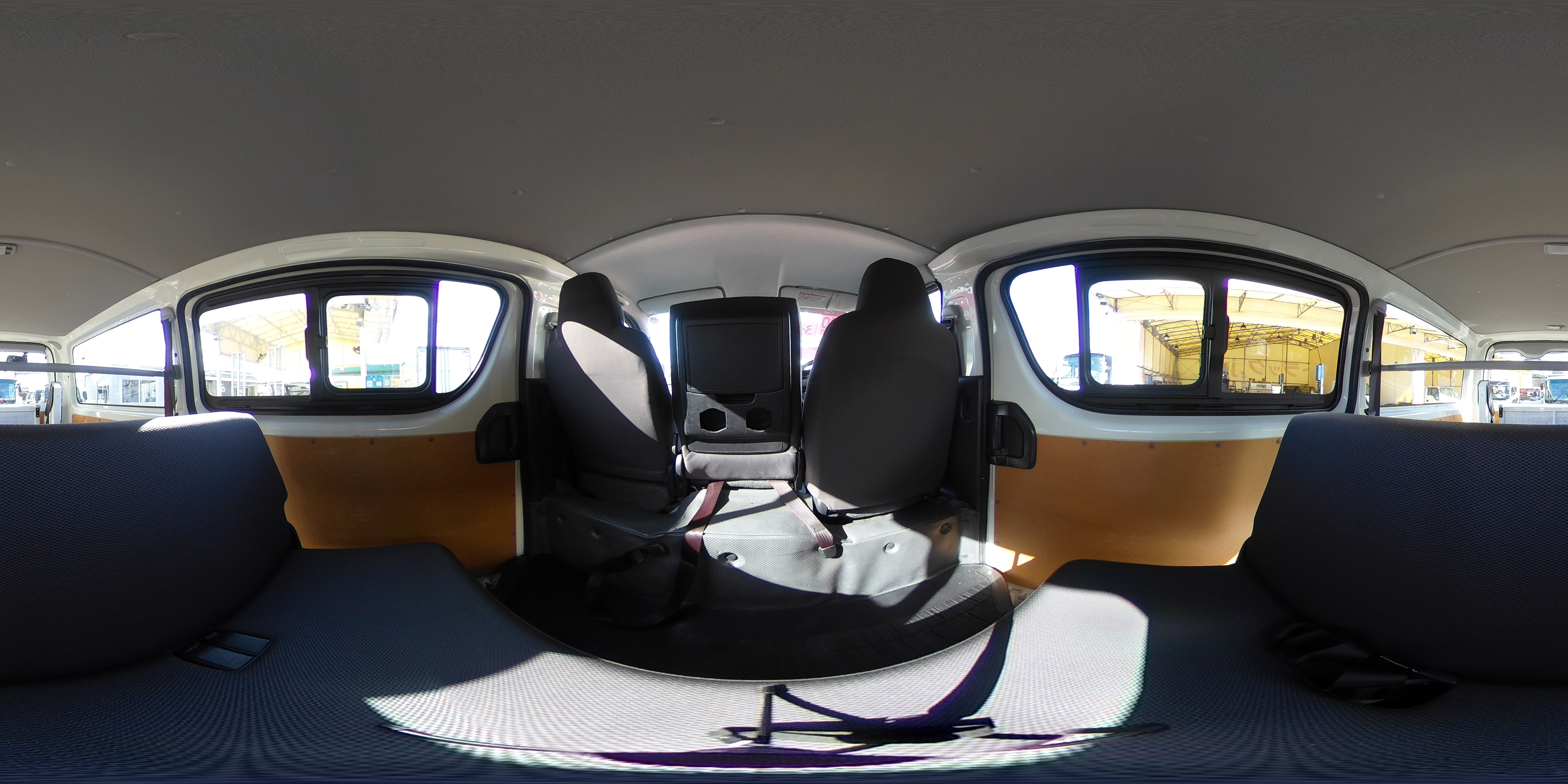 レジアスエース　ロング　ＤＸ　５ドア　ガソリン車　３～６人乗り　トヨタ車体製パワーゲート　小窓　キーレス　ＥＴＣ　ワンオーナー！ＡＴ車！　車検「Ｒ８年８月まで！」1