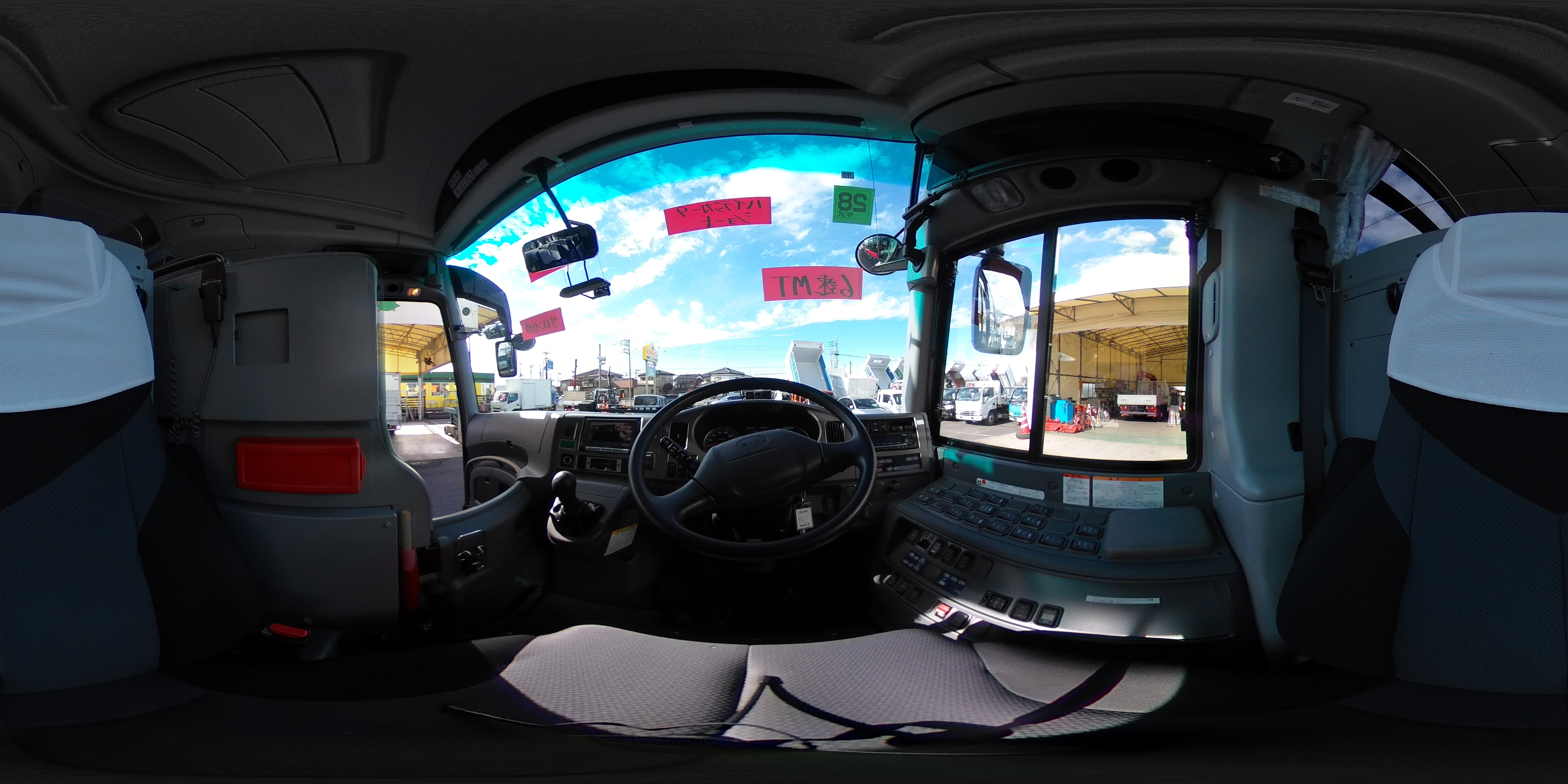 いすゞ　ガーラ　ハイデッカー９　「ショート」　観光バス　２９人乗り　１ドア　自動ドア　総輪エアサス　リターダー　リア４脚サロンシート　貫通式トランク２列　格納式後席用モニター２箇所　冷蔵庫　湯沸器　ルームラック　ガイド席　モケットシート　バックカメラ　ＥＴＣ２．０　衝突軽減ブレーキ　車線逸脱警報　６速ＭＴ！0